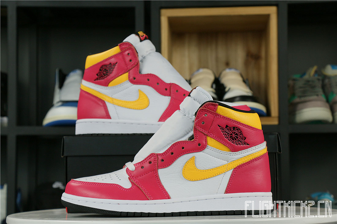 Air Jordan 1 Retro High OG Light Fusion Red
