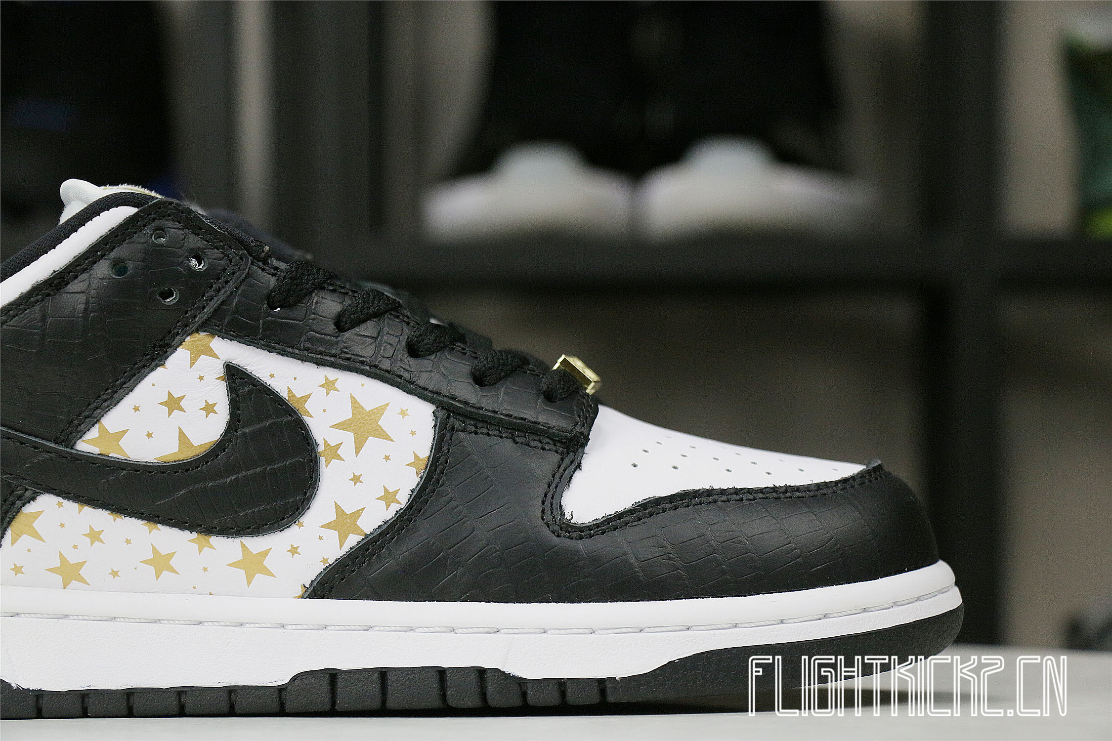 Nike SB Dunk Low Supreme Black