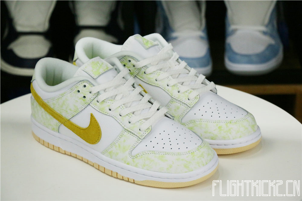 Nike Dunk Low Yellow Strike (W)