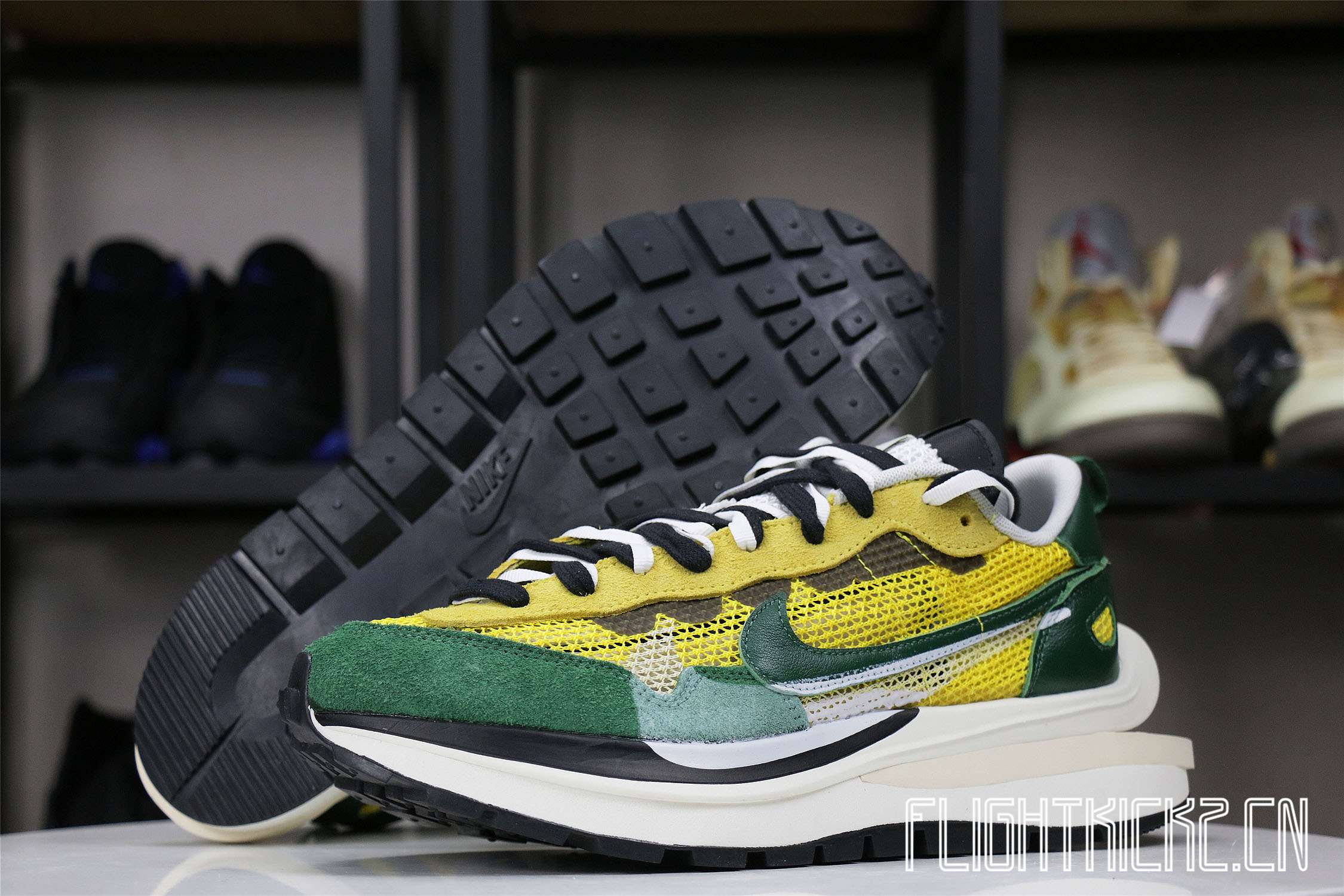 Nike Vaporwaffle sacai Tour Yellow Stadium Green (LN5 A1)