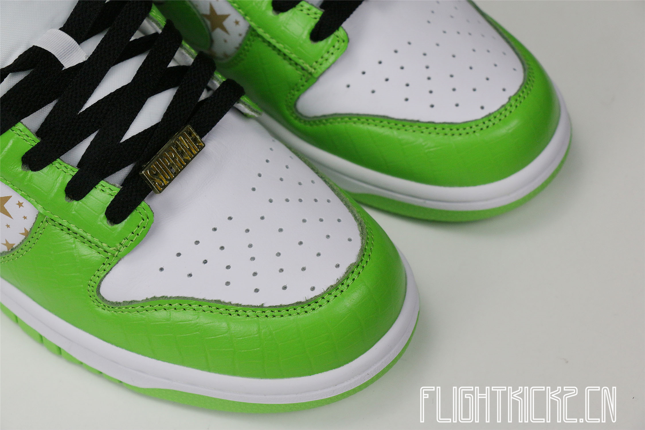 Nike SB Dunk Low Supreme Mean Grean