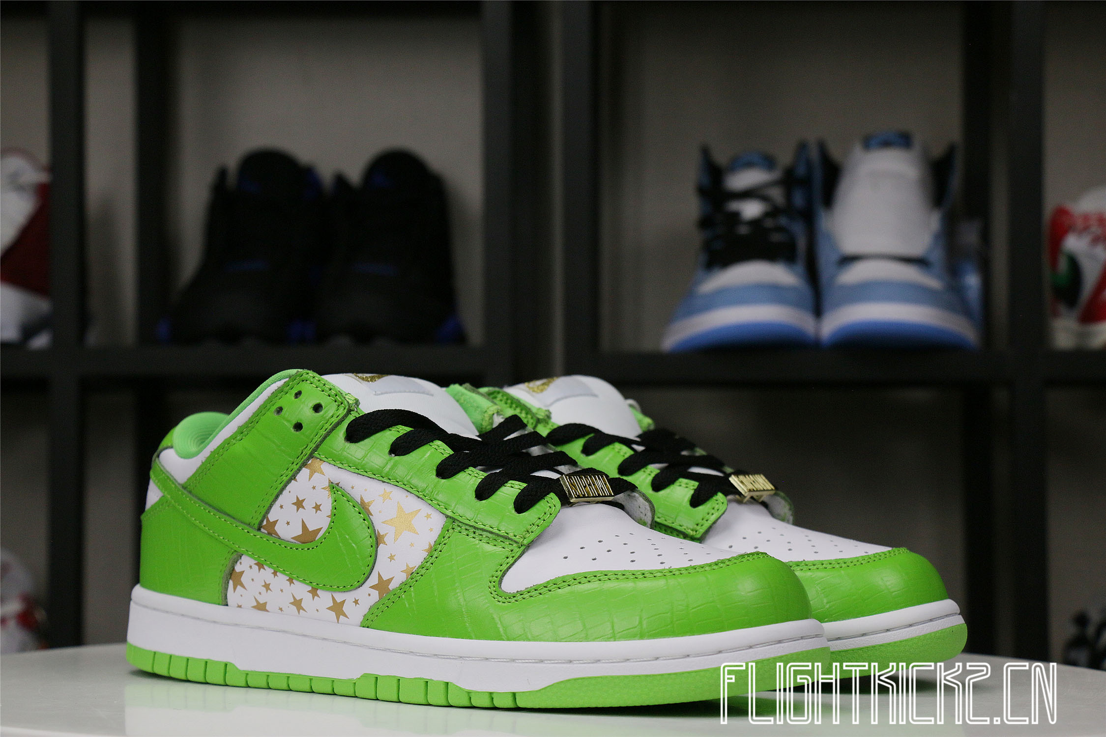 Nike SB Dunk Low Supreme Mean Grean