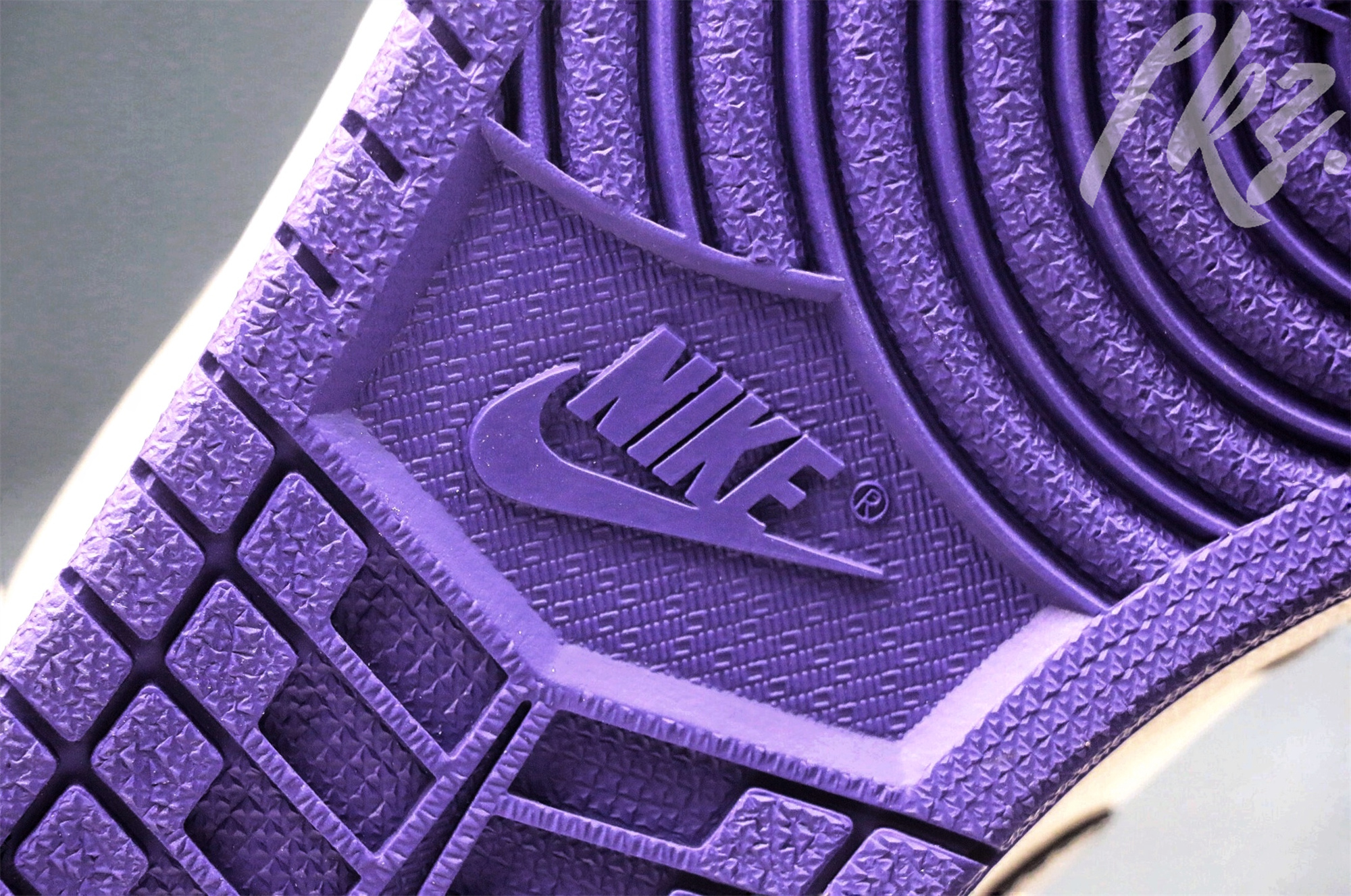 Air Jordan 1 Retro Court Purple (GS)