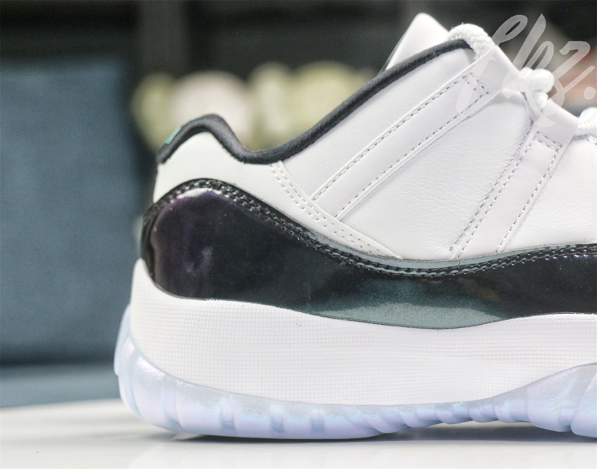 Air Jordan 11 Retro Low Emerald/Easter