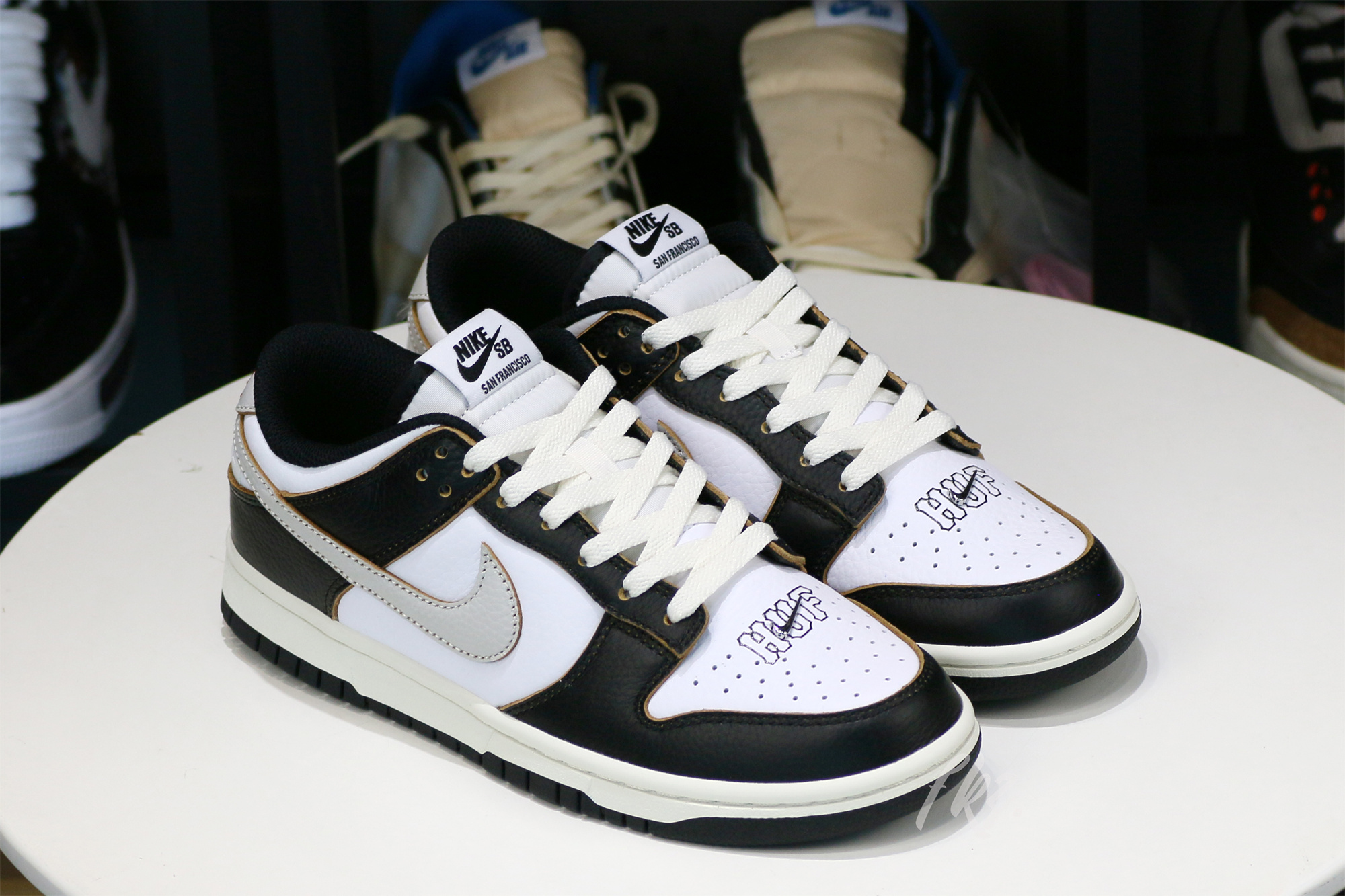 HUF x Nike SB Dunk Low “San Francisco”