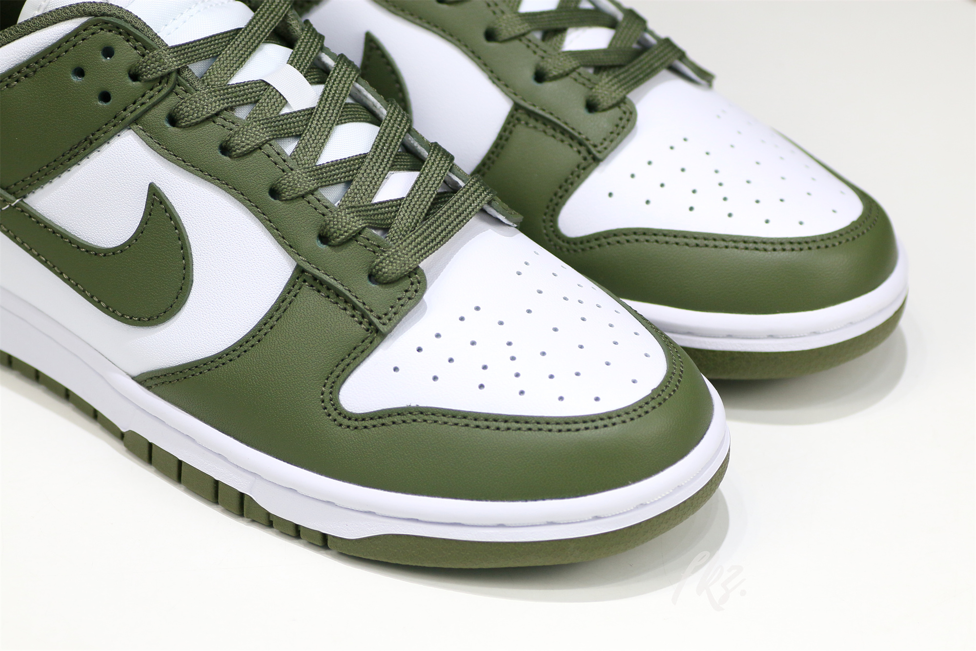 Nike Dunk Medium Olive W