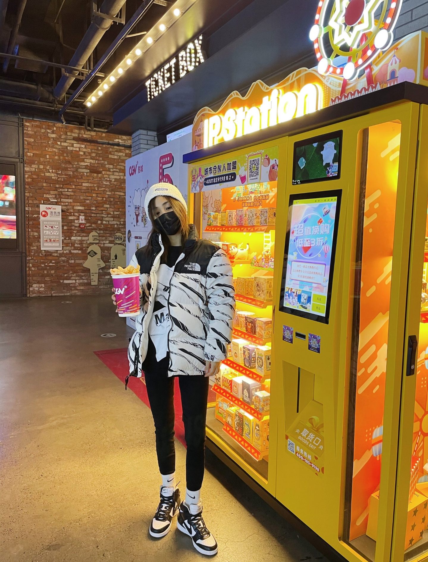 White ‘ZebraLogoPattern’ Down Jacket