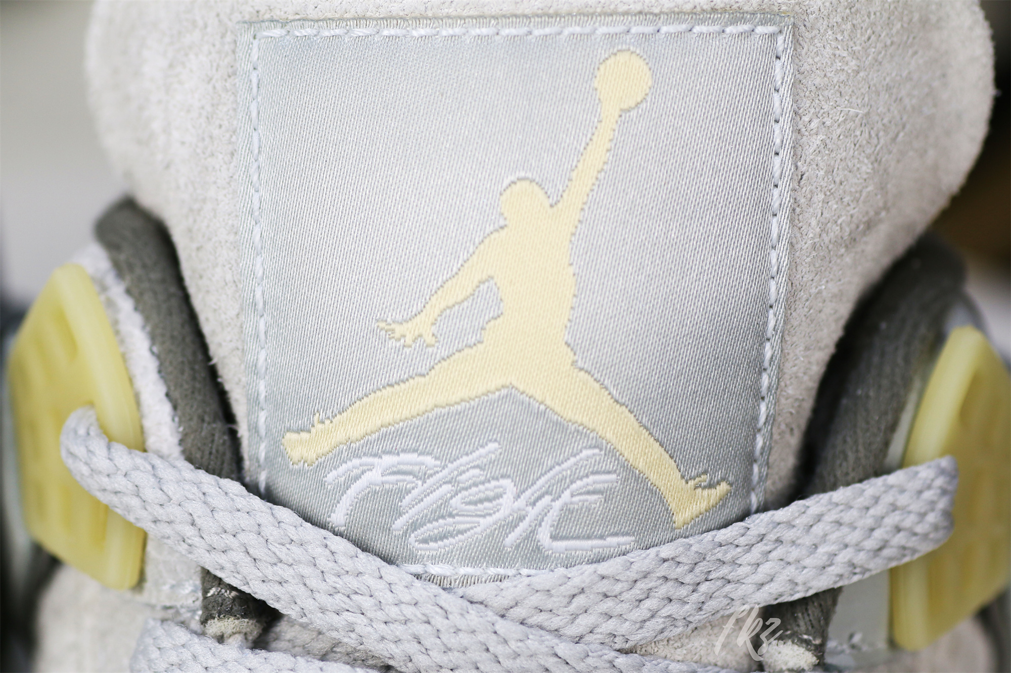 Air Jordan 4 Retro SE Craft Photon Dust