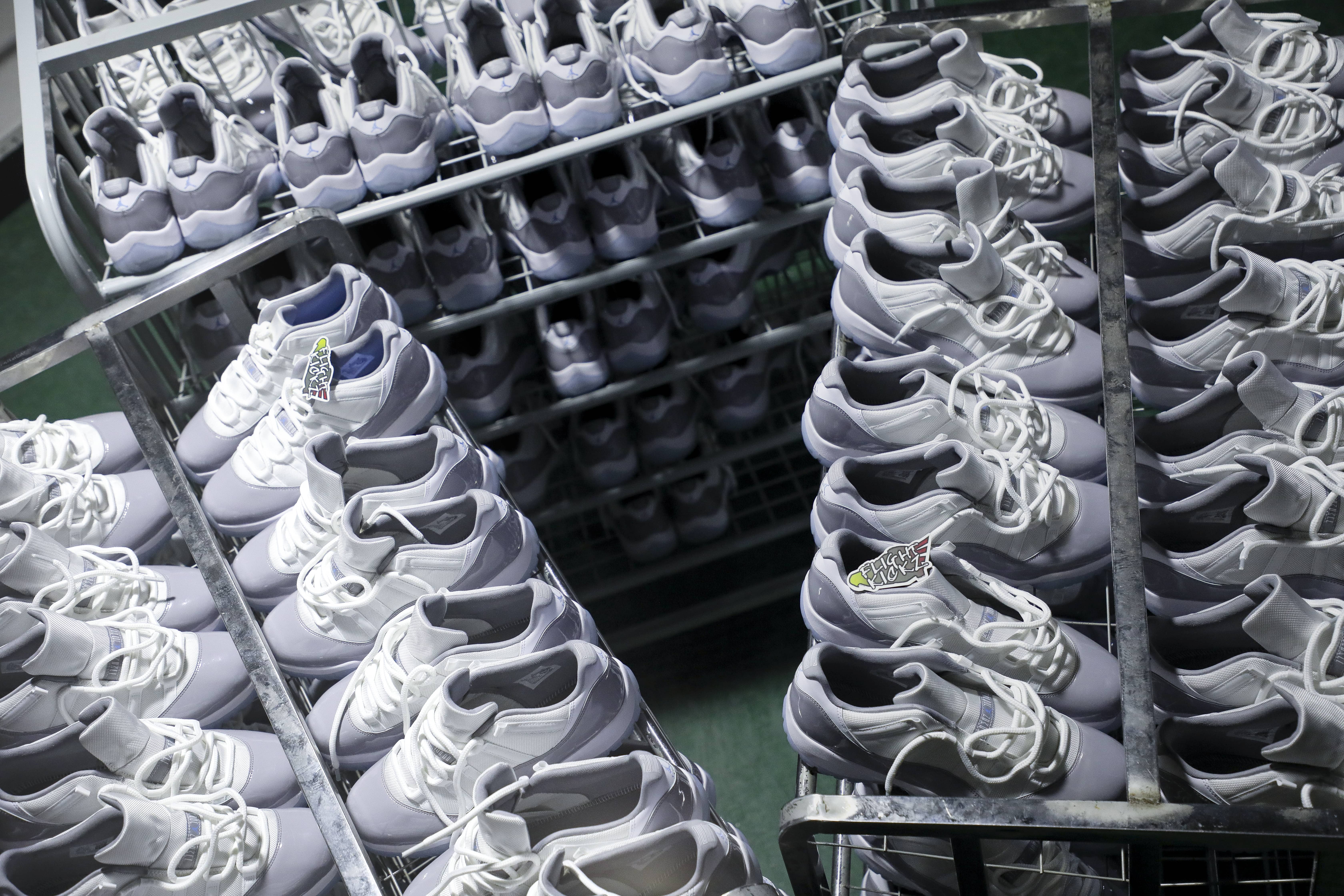 Air Jordan 11 Retro Low Cement Grey 2023 (LN5 A1 Batch)