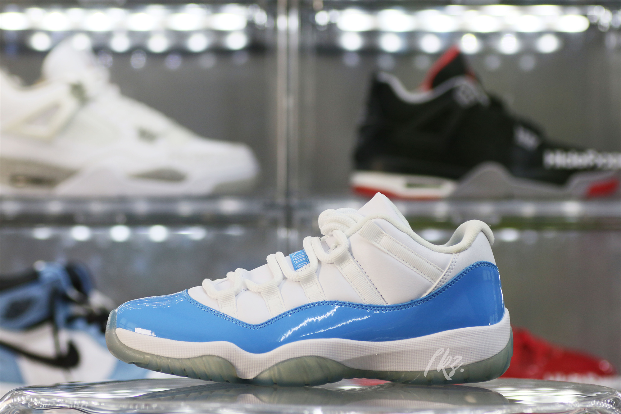 Air Jordan 11 Retro Low UNC