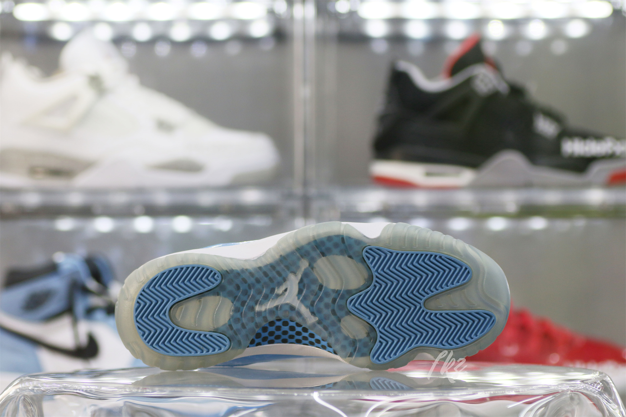 Air Jordan 11 Retro Low UNC