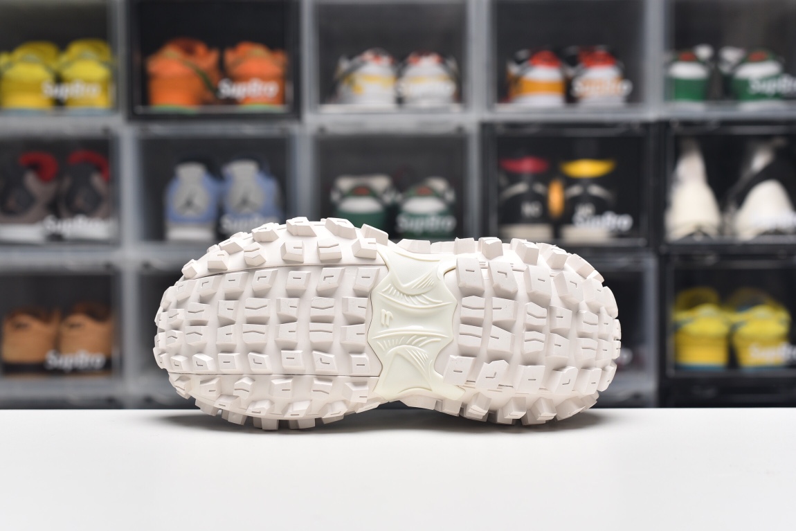 Balenciag* Defender black & white