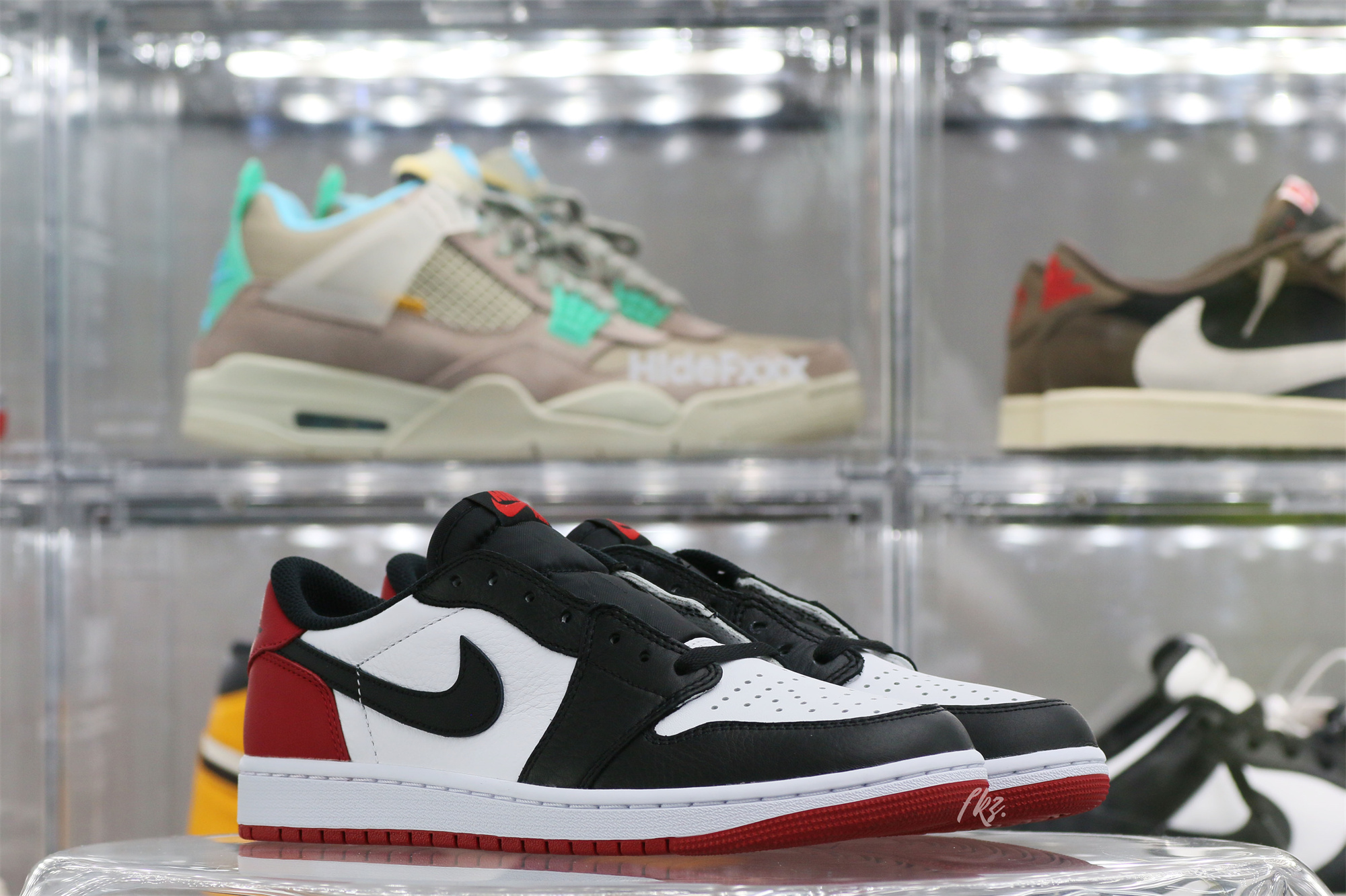 Air Jordan 1 Low OG Black Toe 2023