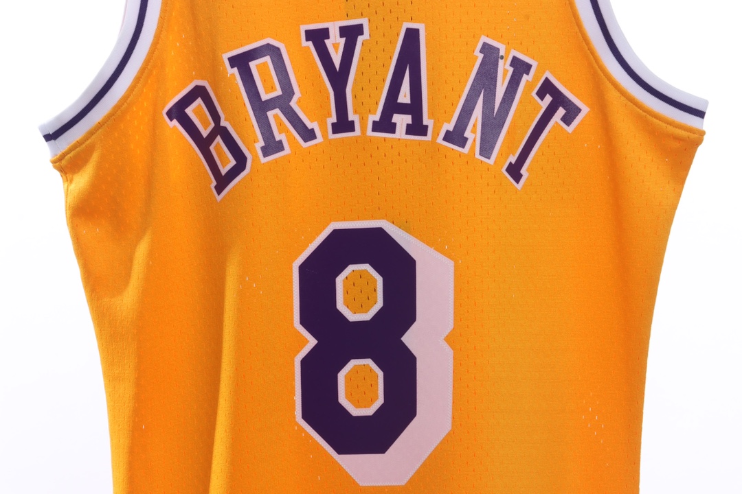 Lakers jersey No. 8