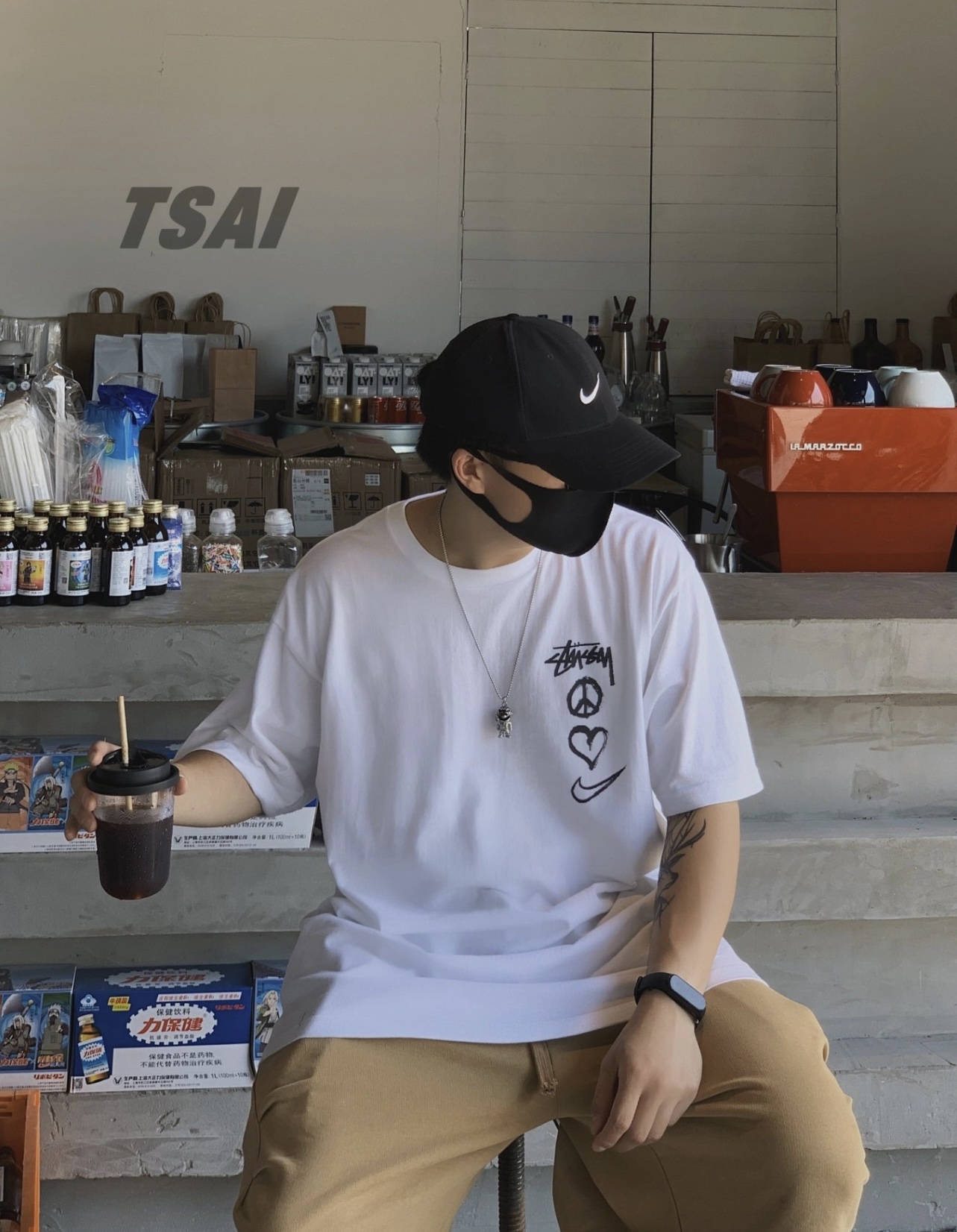 Nike Stuart co-signed the Love letter pattern short sleeves