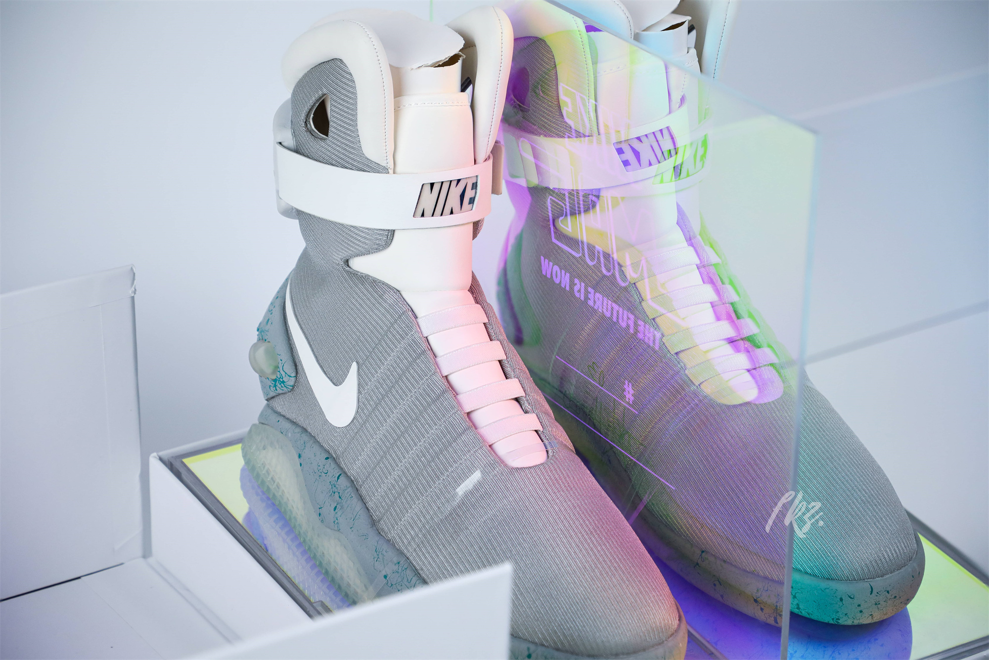 Nike MAG Back To The Future (2016)