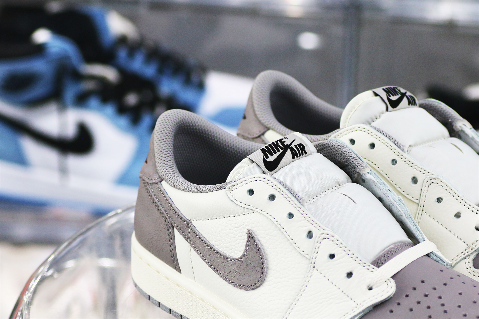 Air Jordan 1 Low OG Atmosphere Grey 2023