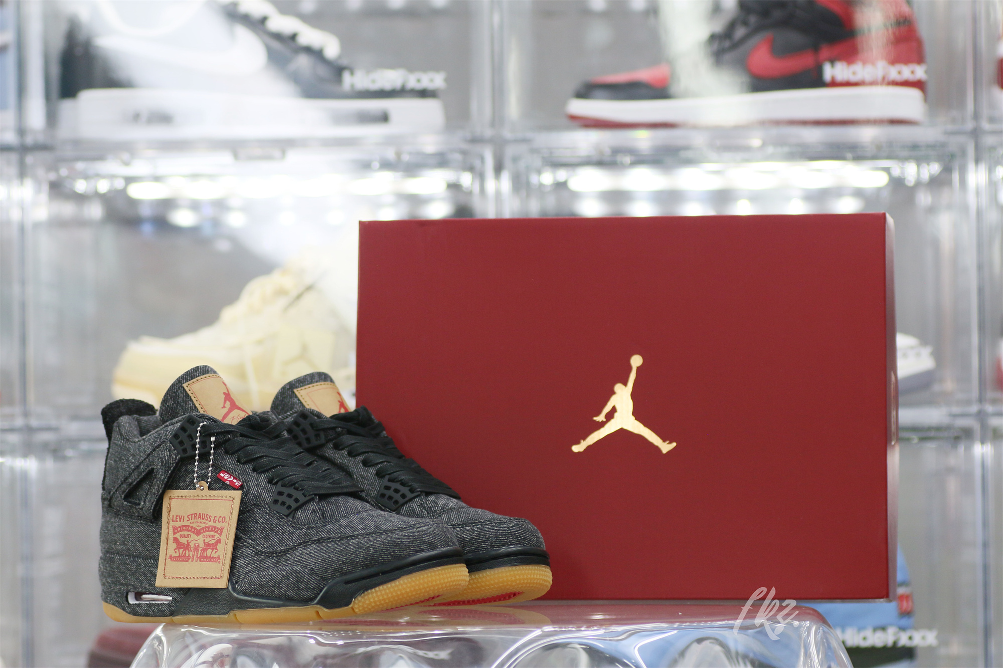 Air Jordan 4 Retro Levi’s Black (Levi’s Tag)