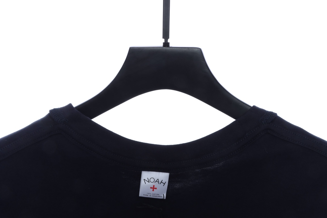 NOAH cross print letter short sleeve