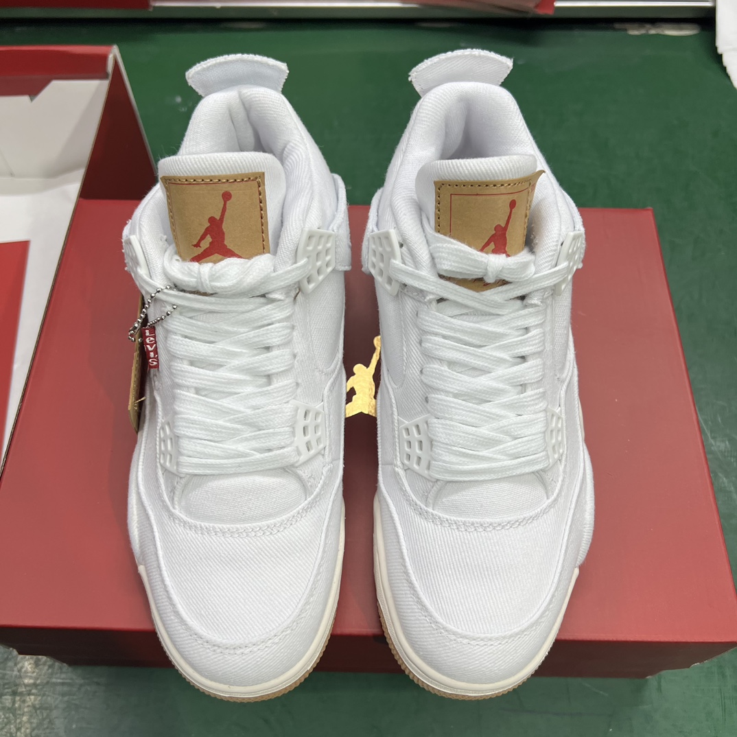 Air Jordan 4 Retro Levi’s White (Levi’s Tag)