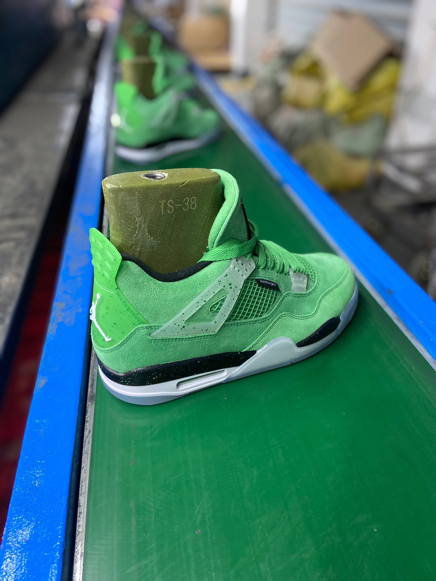 Air Jordan 4 Retro Wahlburgers