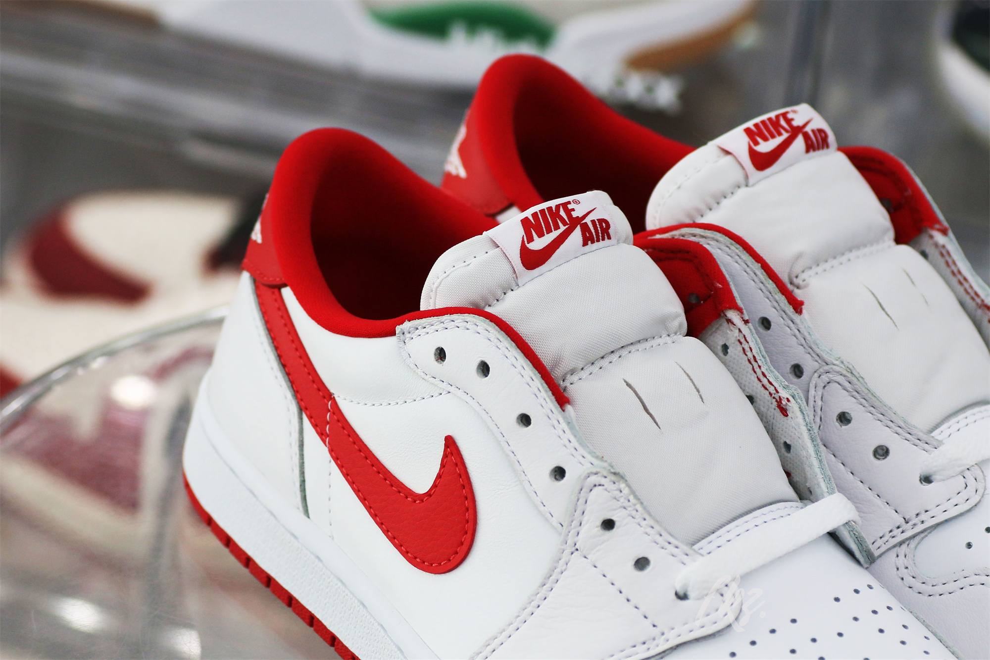 Air Jordan 1 Low University Red