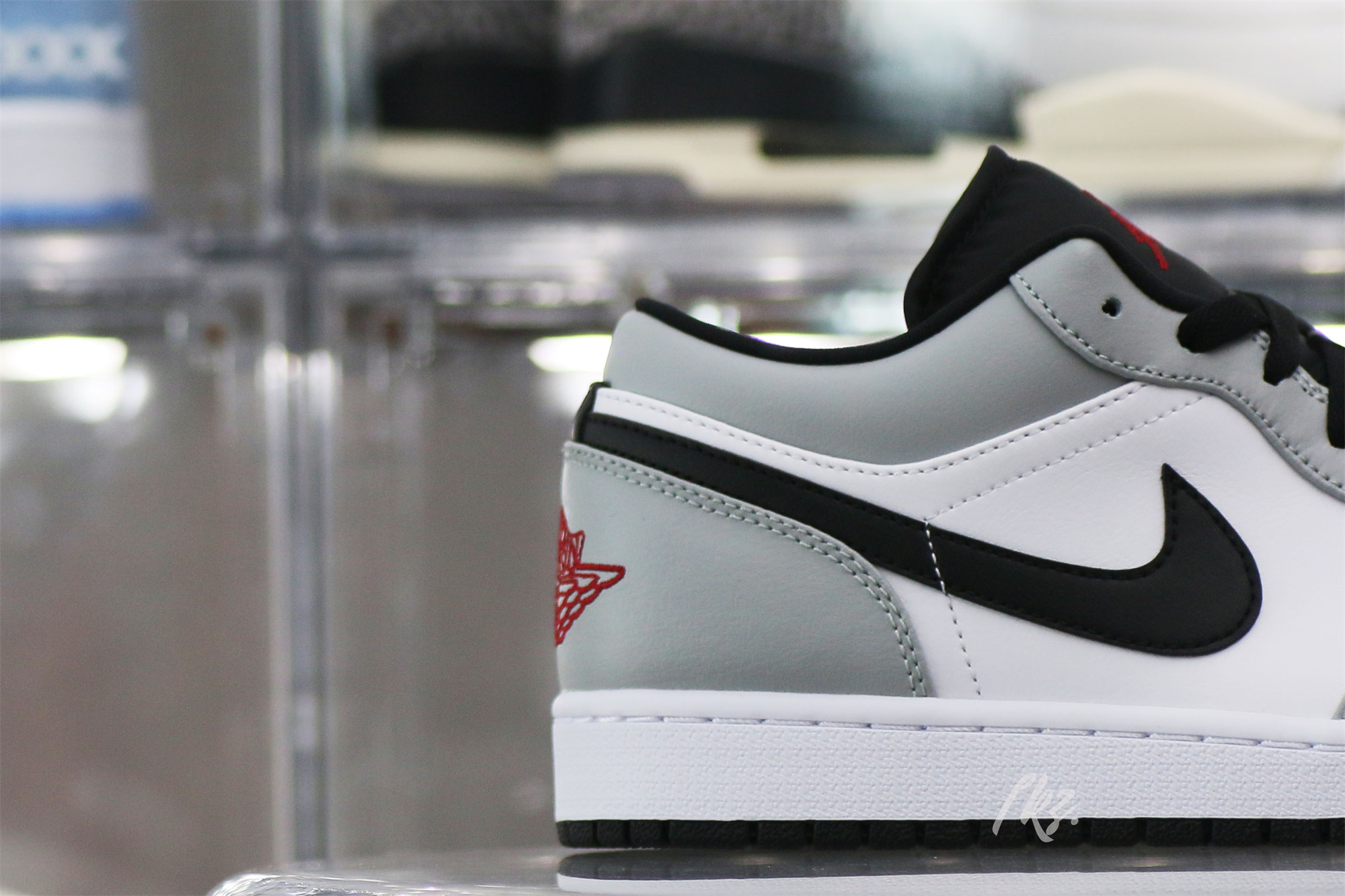 Air Jordan 1 Low Light Smoke Grey