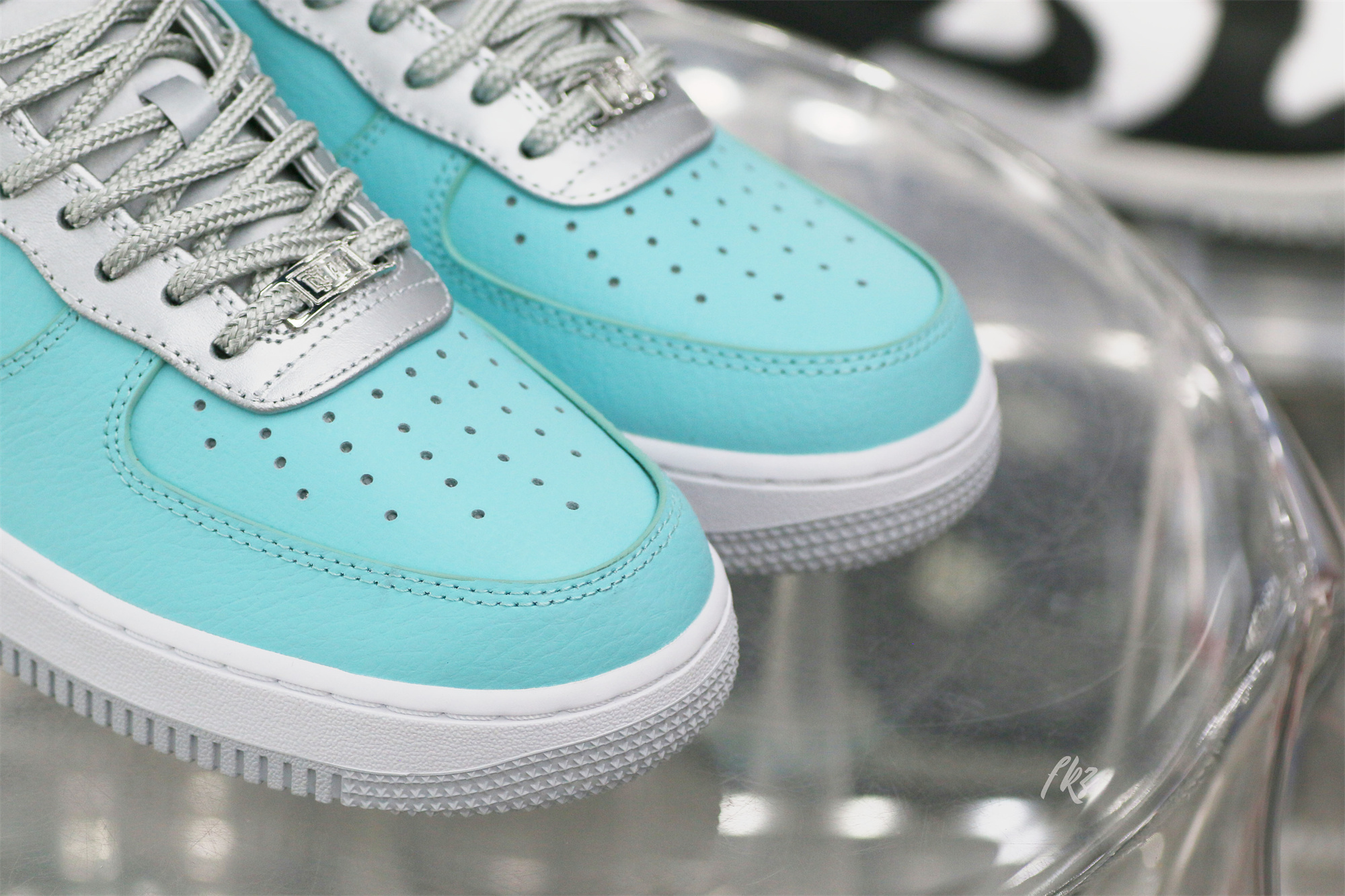 ππ₯π
π
πππ & ππ. Nike Air Force 1 Low 1837