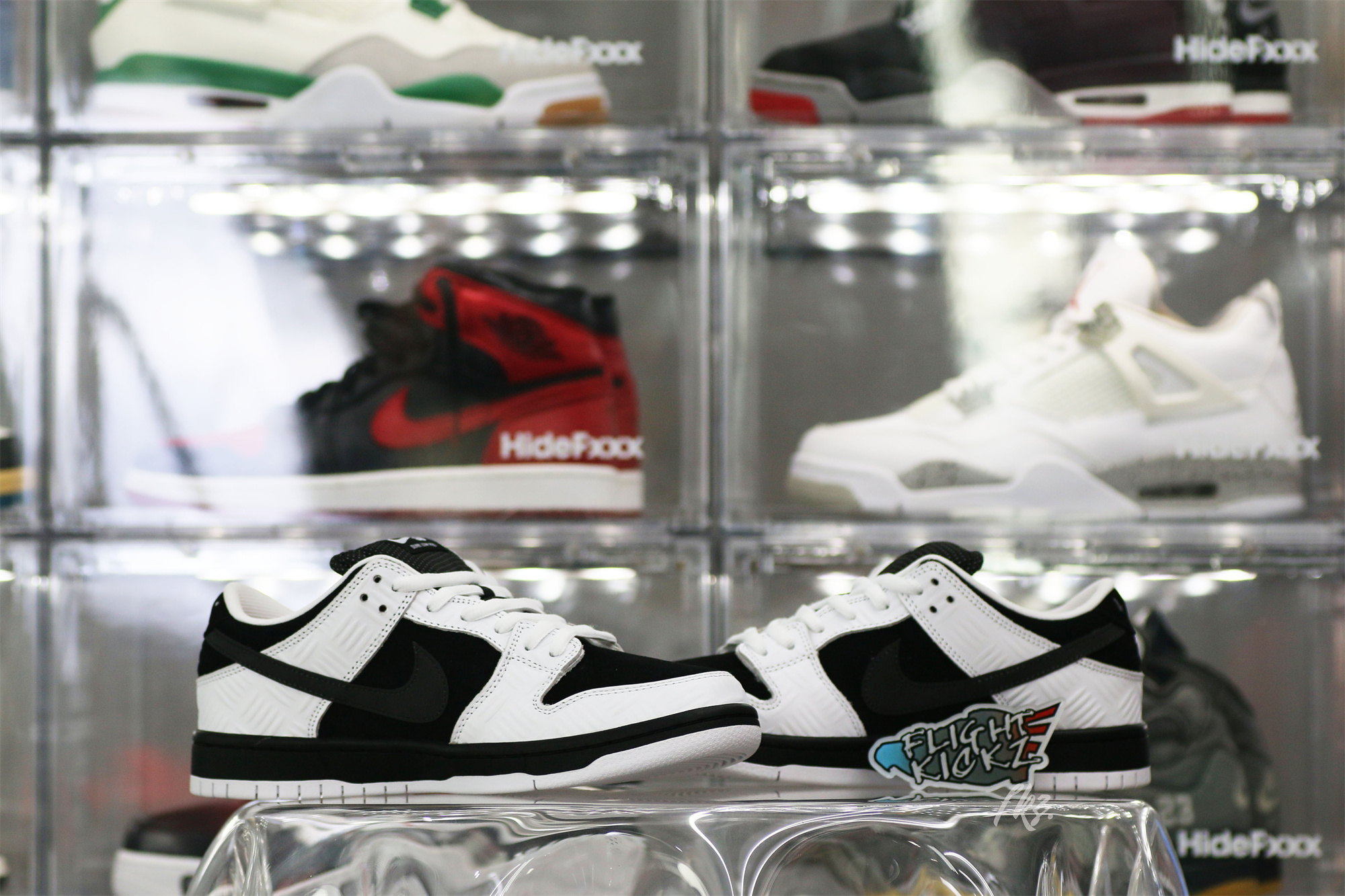 Nike SB Dunk Low TIGHTBOOTH