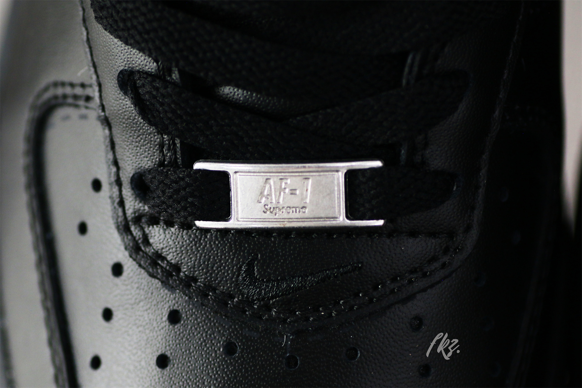 Nike Air Force 1 Low Supreme Black