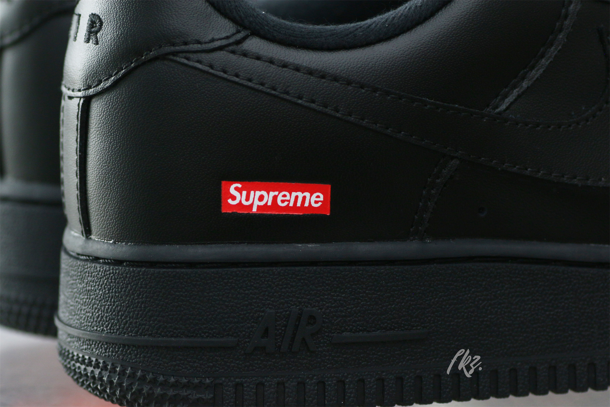 Nike Air Force 1 Low Supreme Black