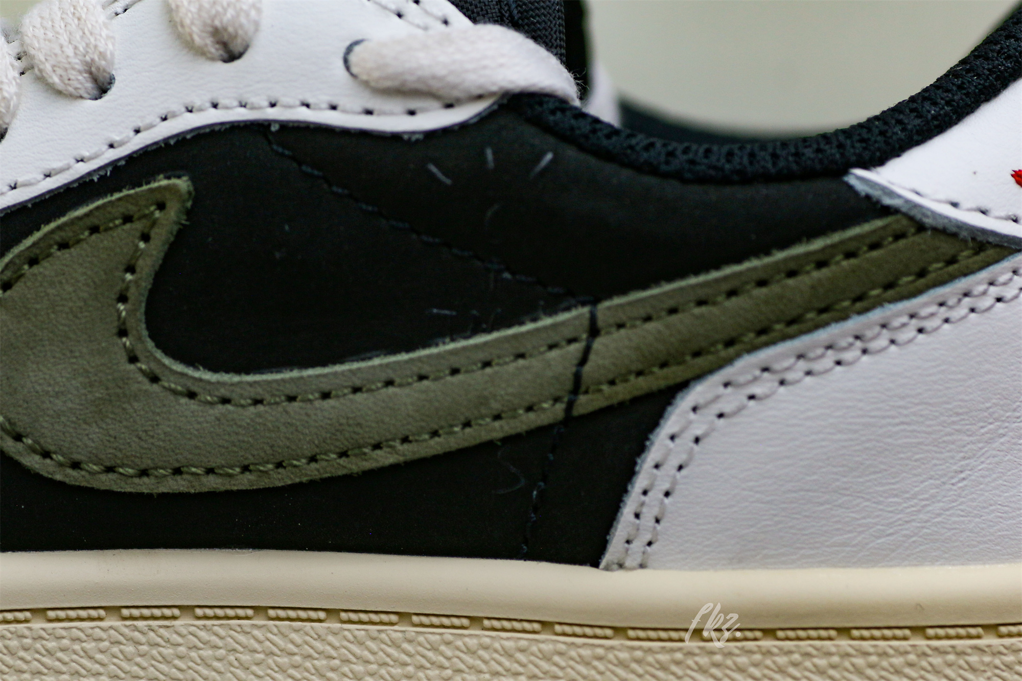 Travis Scott x Jordan 1 Retro Low OG SP Olive Kid (LN5 A1)