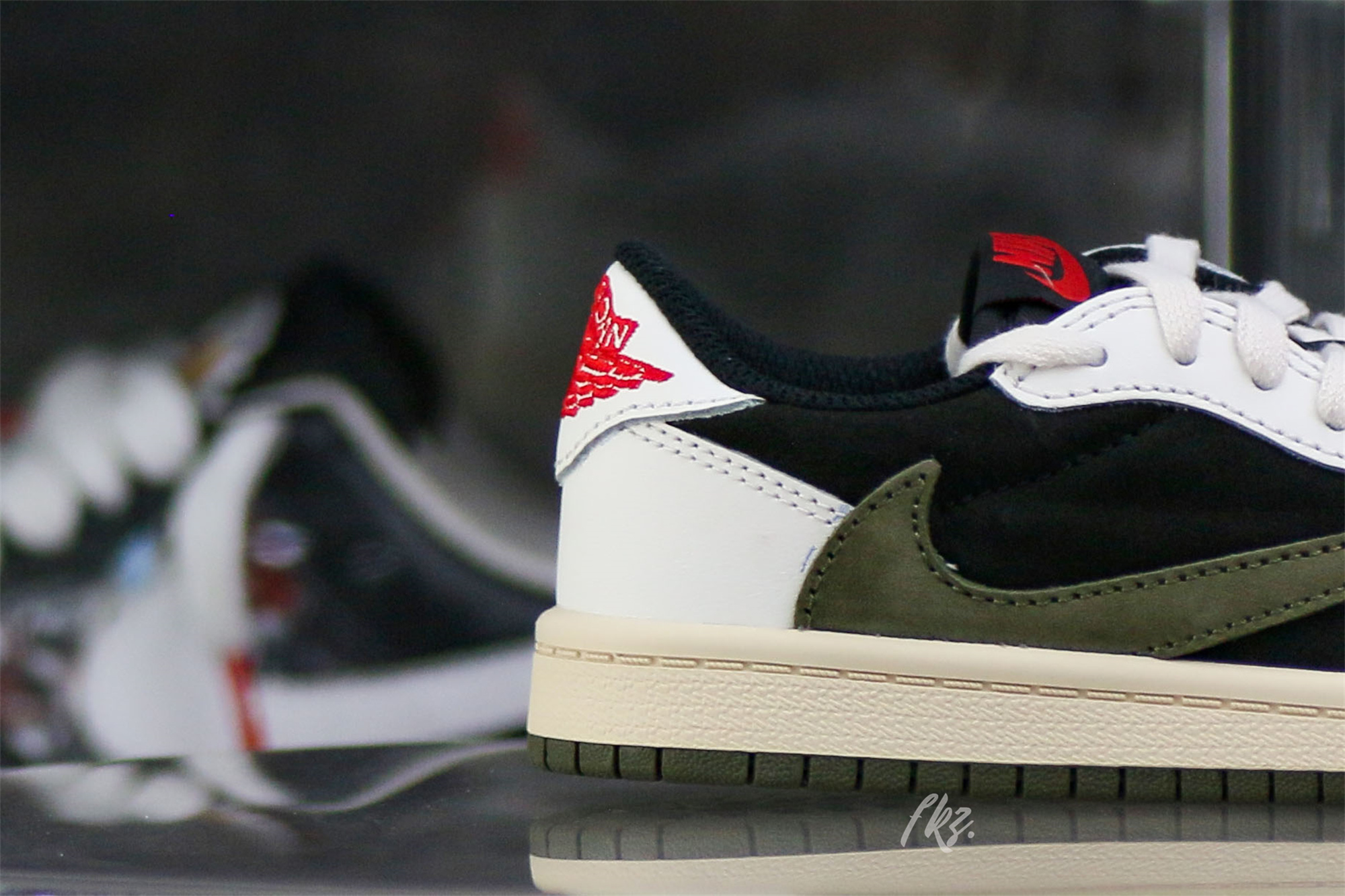 Travis Scott x Jordan 1 Retro Low OG SP Olive Kid (LN5 A1)
