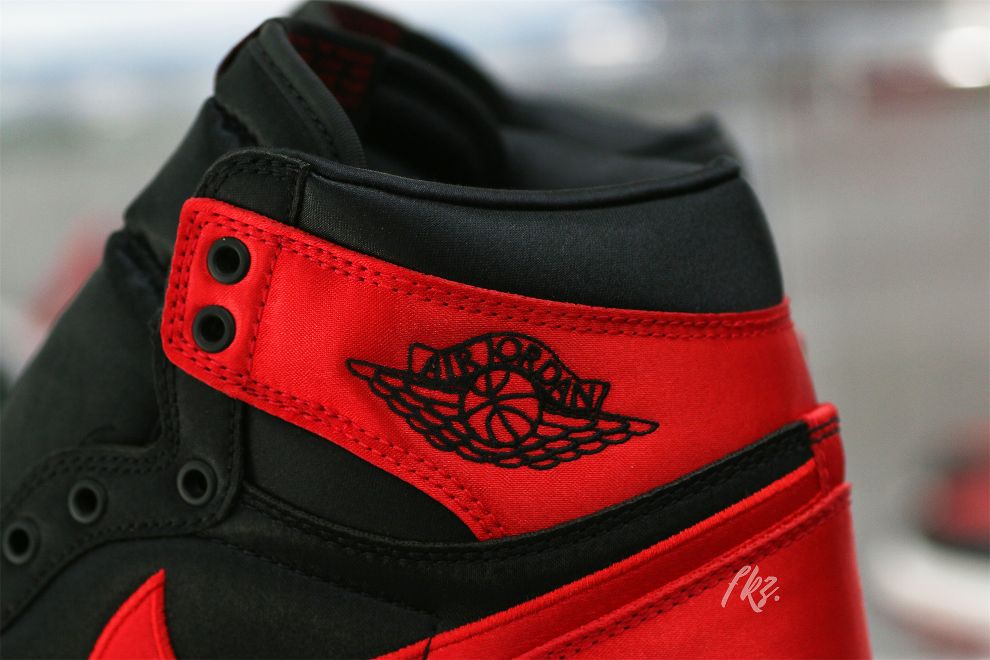 Jordan 1 Retro Satin Bred/Banned 2023 (LN5 A1)