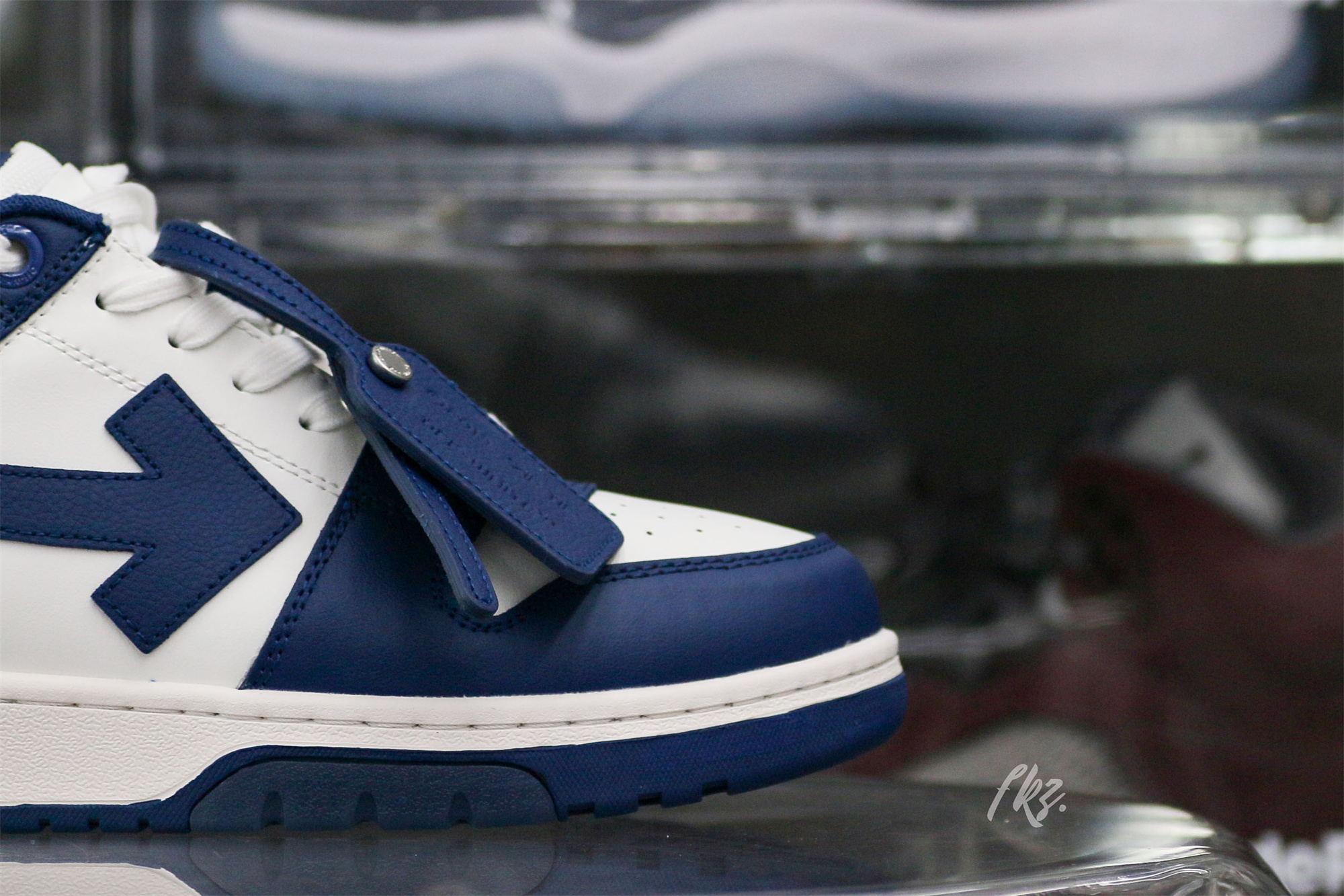 OFF-WHITE White & Navy Out Of Office Sneakers