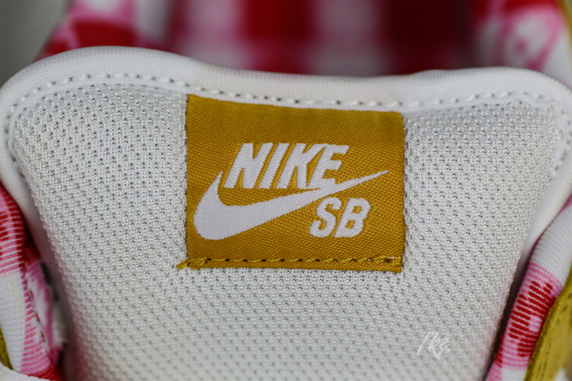 Nike SB Dunk Low Yellow Lobster