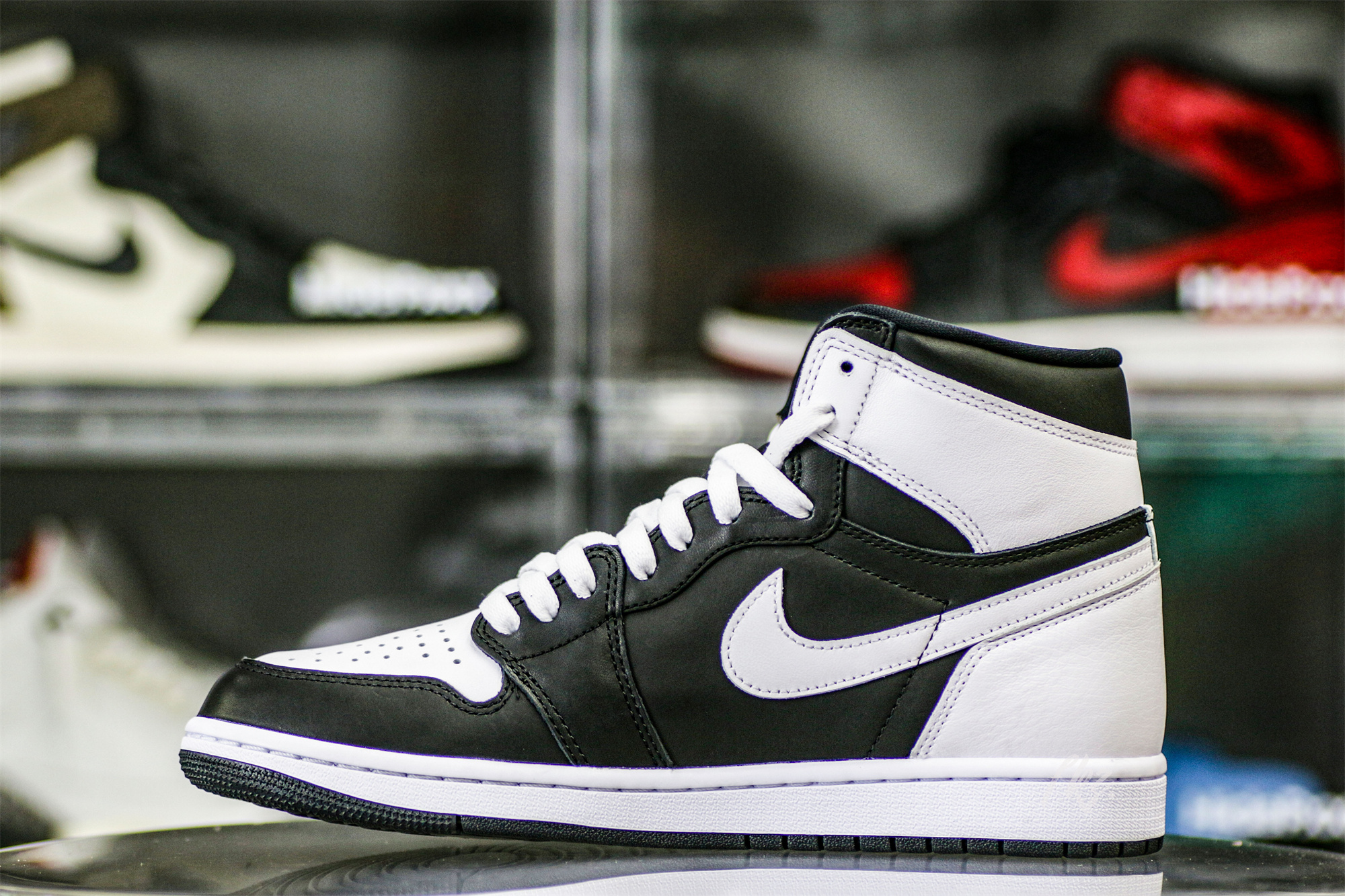 Air Jordan 1 Retro High OG Black White 2024