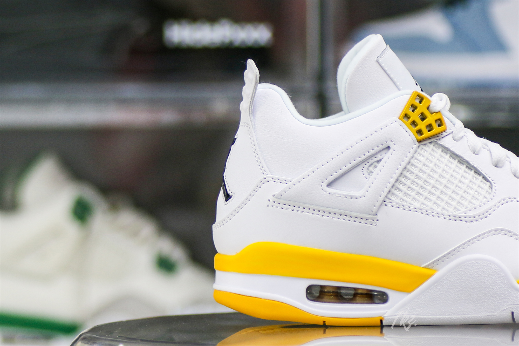 Air Jordan 4 Retro ‘Vivid Sulfur’ Wms 2024
