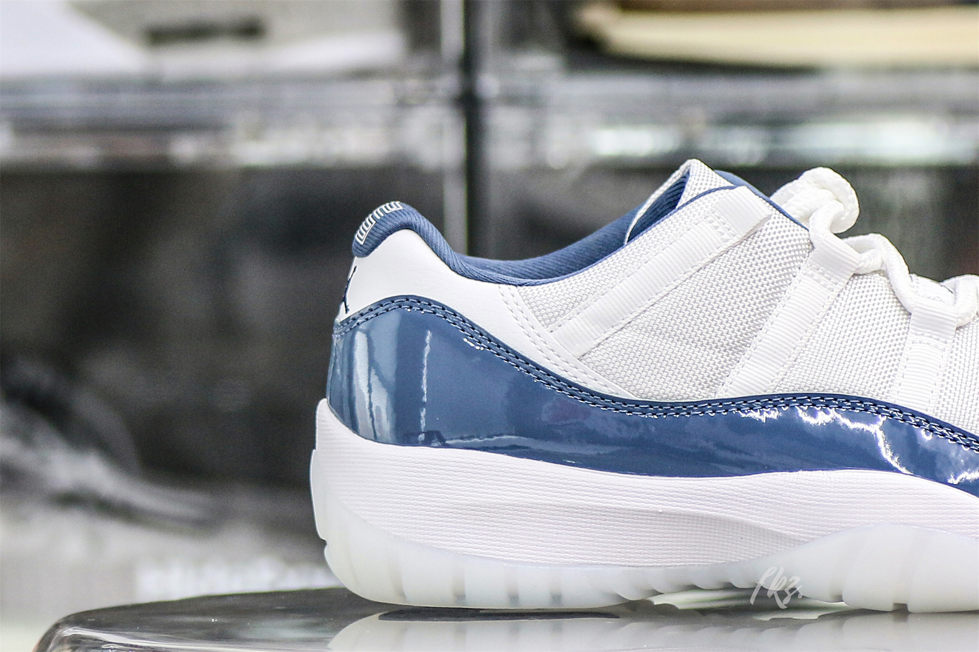 Air Jordan 11 Retro Low Midnight Navy (2024)