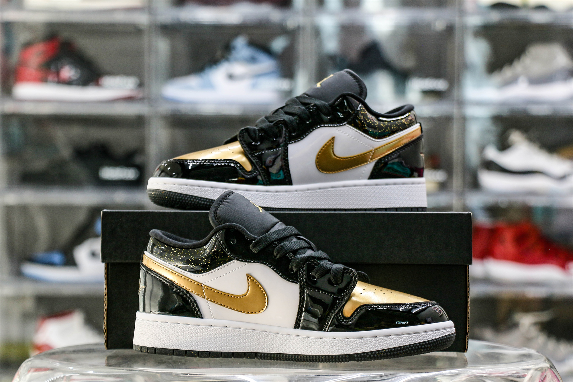 Air Jordan 1 Low SE Gold Toe