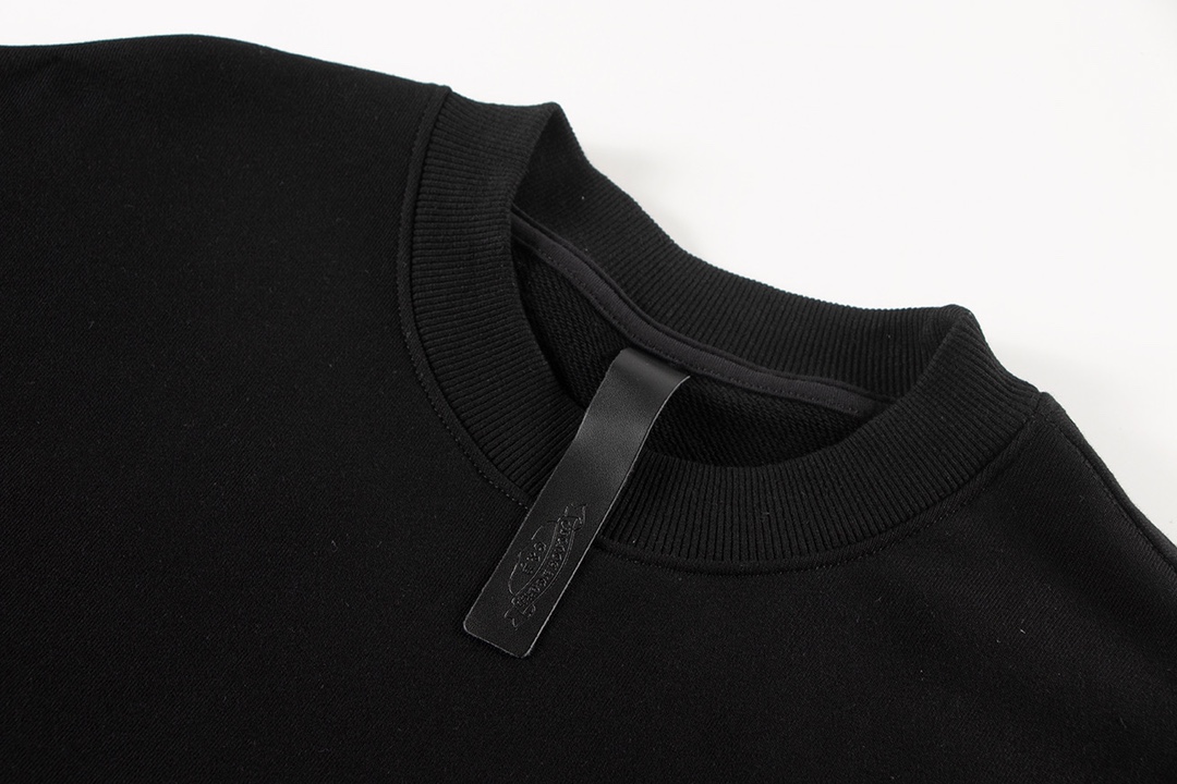 Ch*0me He**ts latest basic crewneck sweatshirt black/white