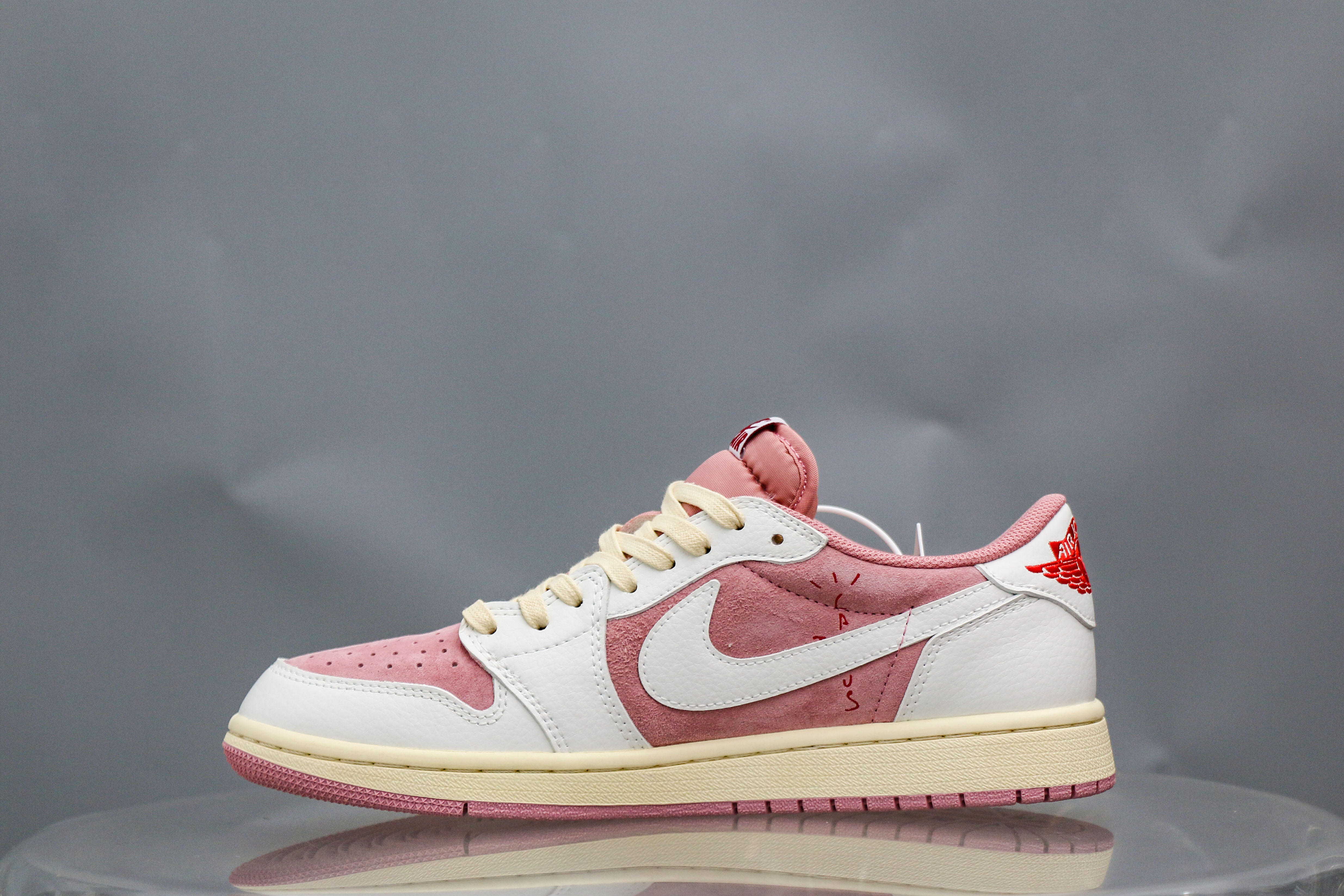 Travis Scott x Air Jordan 1 Low OG Shy Pink 2025（A2 Batch)