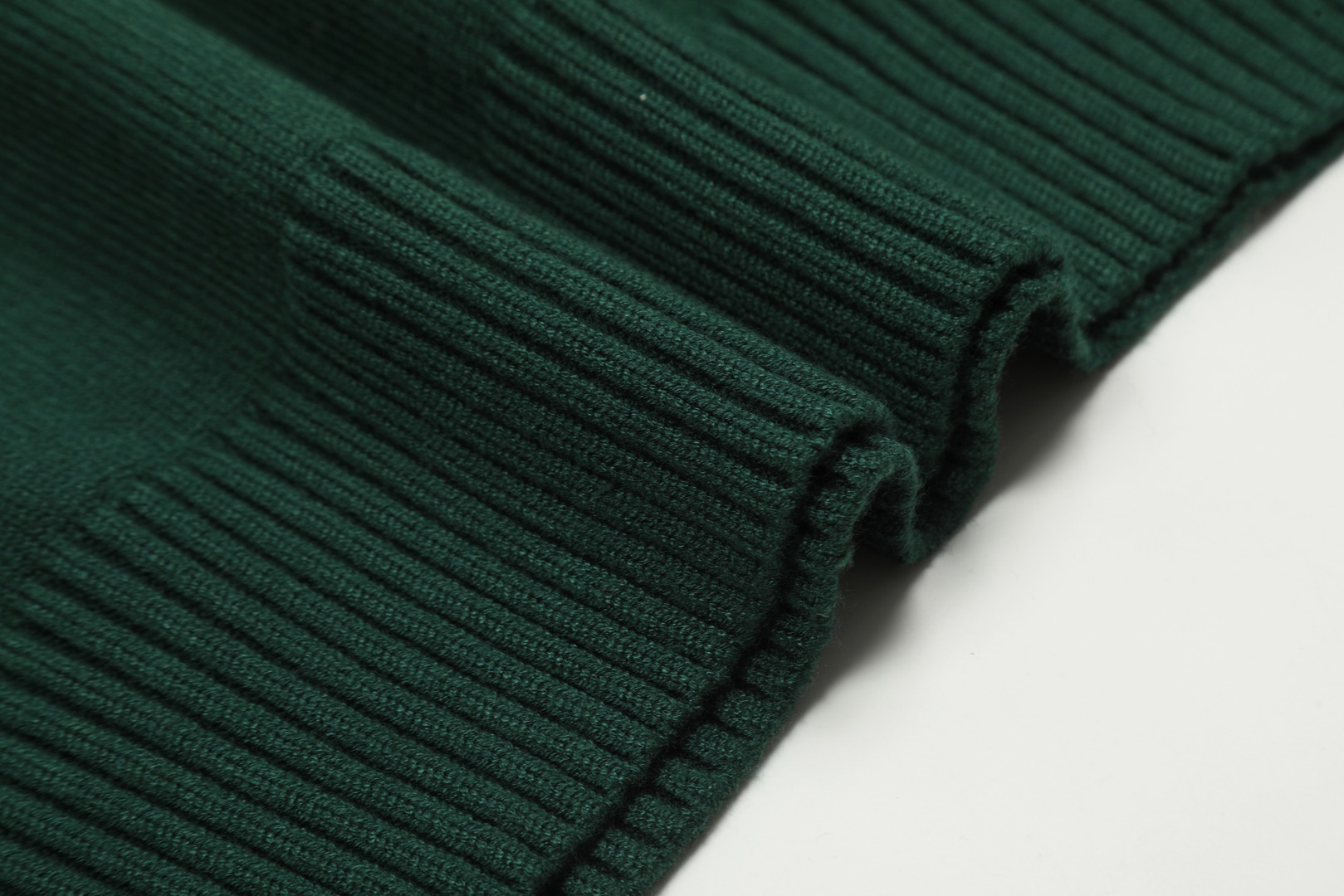 Am1 2024SS classic green jacquard big heart turtleneck sweater