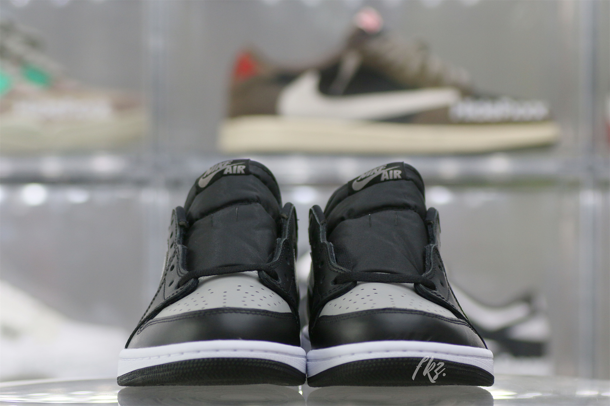 Jordan 1 Retro Low Shadow 2015