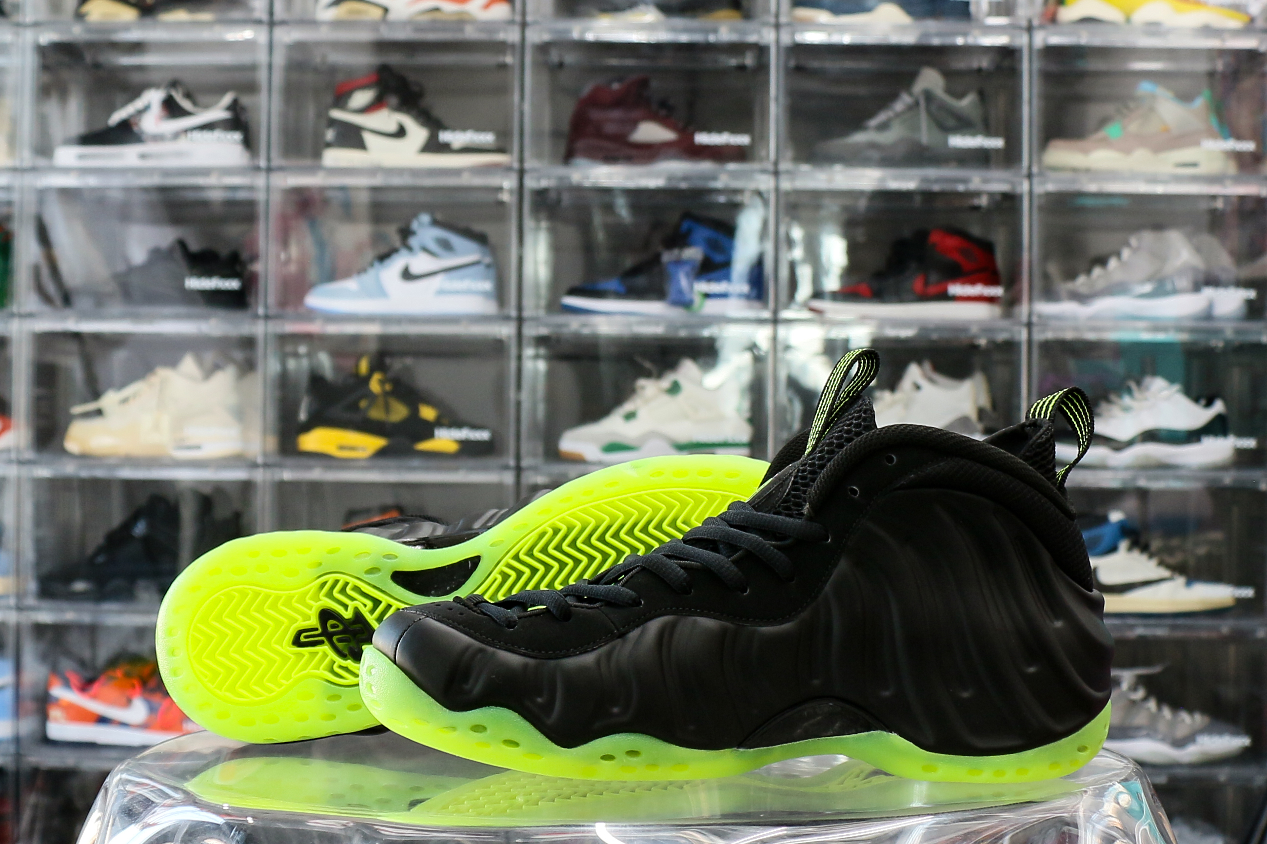 Nike Air Foamposite One Black Volt 2025