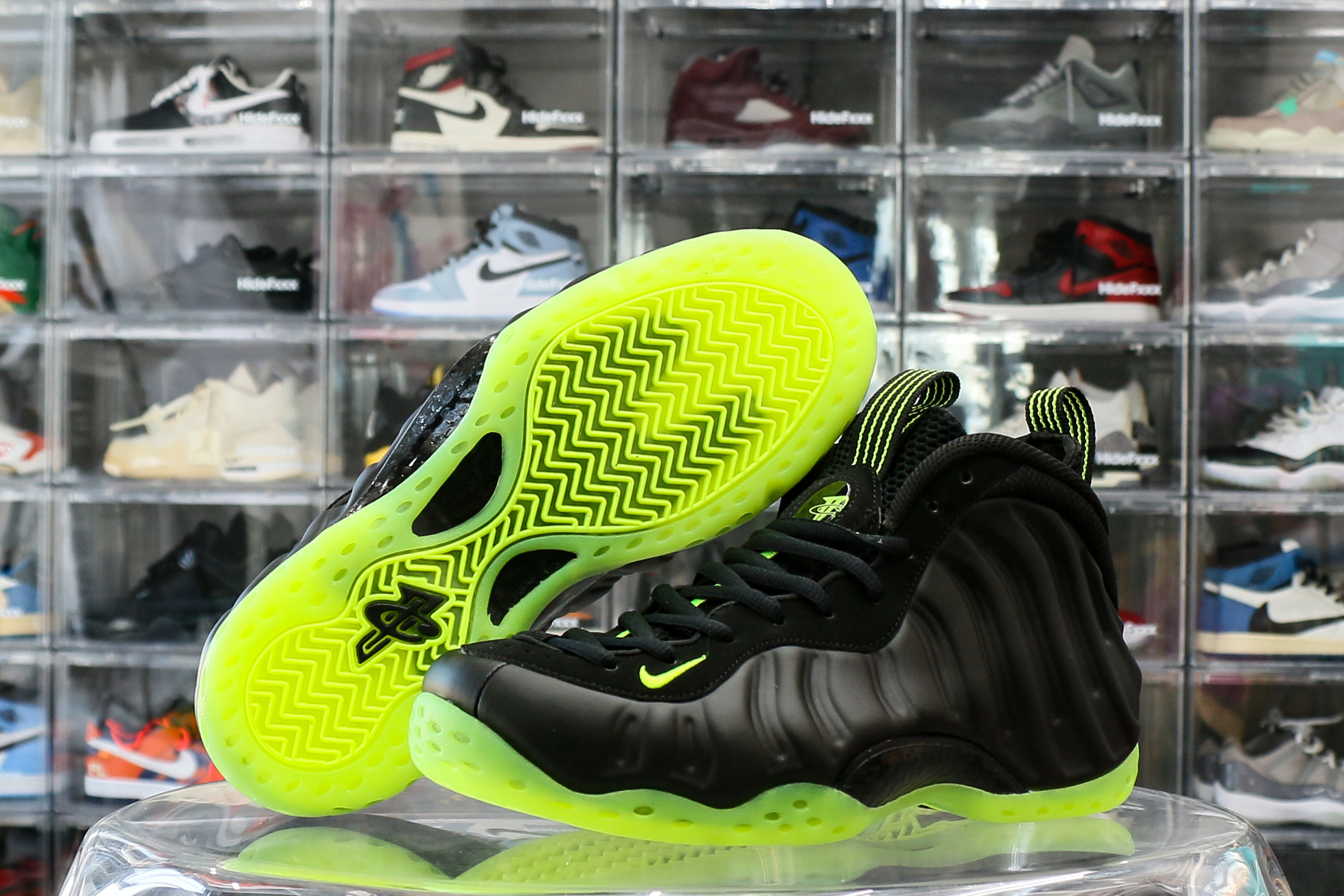 Nike Air Foamposite One Black Volt 2025