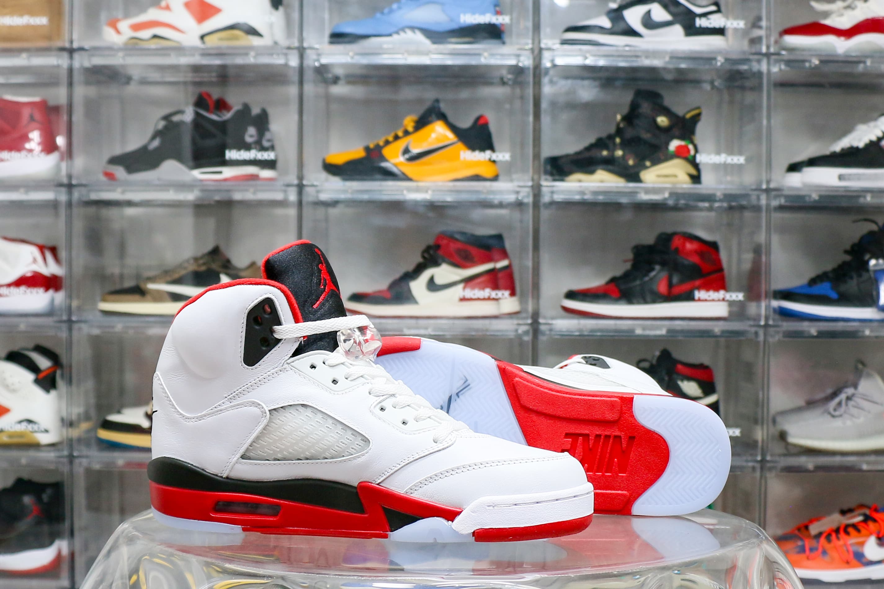 Air Jordan 5 Fire Red Black Tongue 2025 (Ln5 A1)