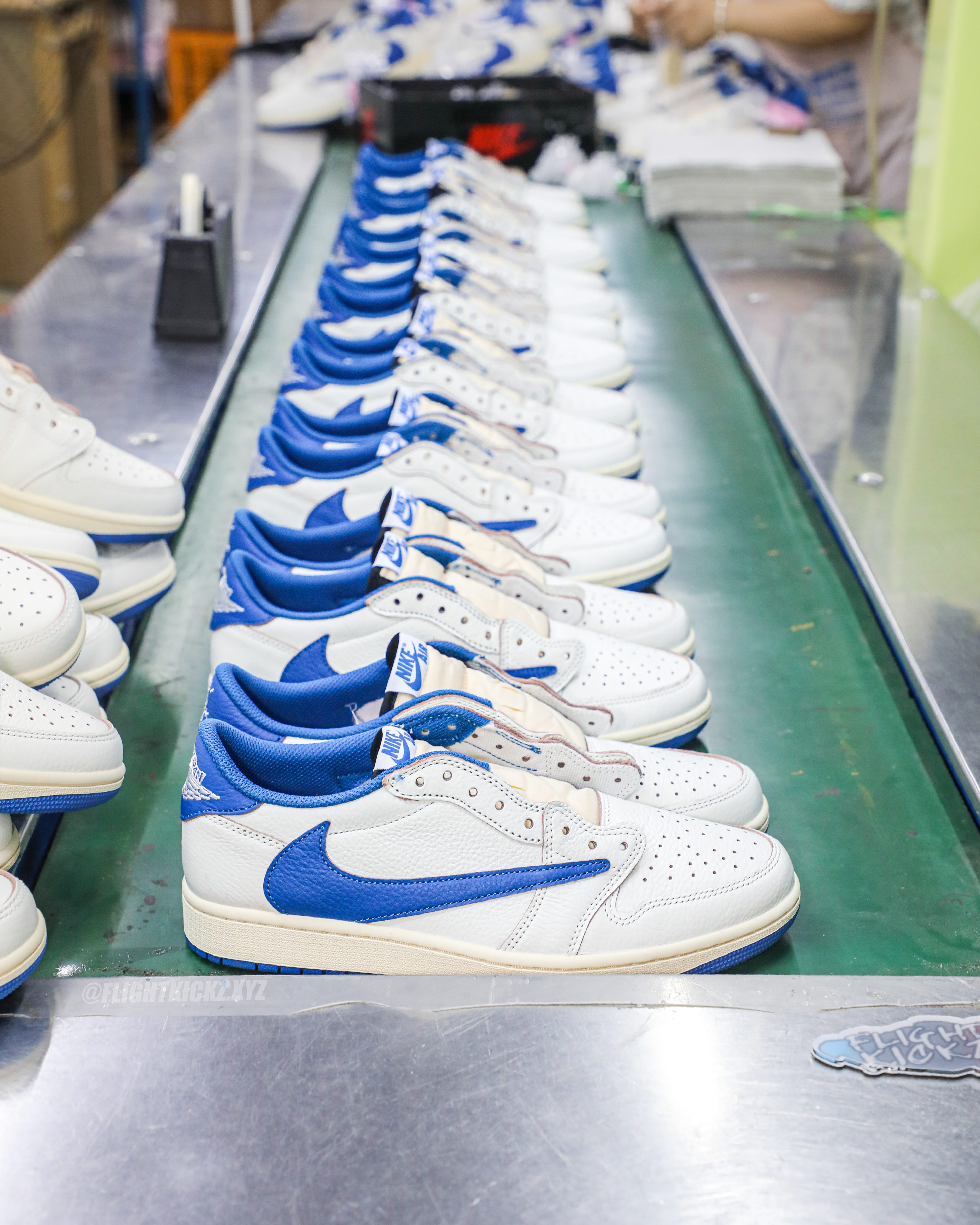 Travis Scott x Fragment x Air Jordan 1 Low OG (Ln5 A1)