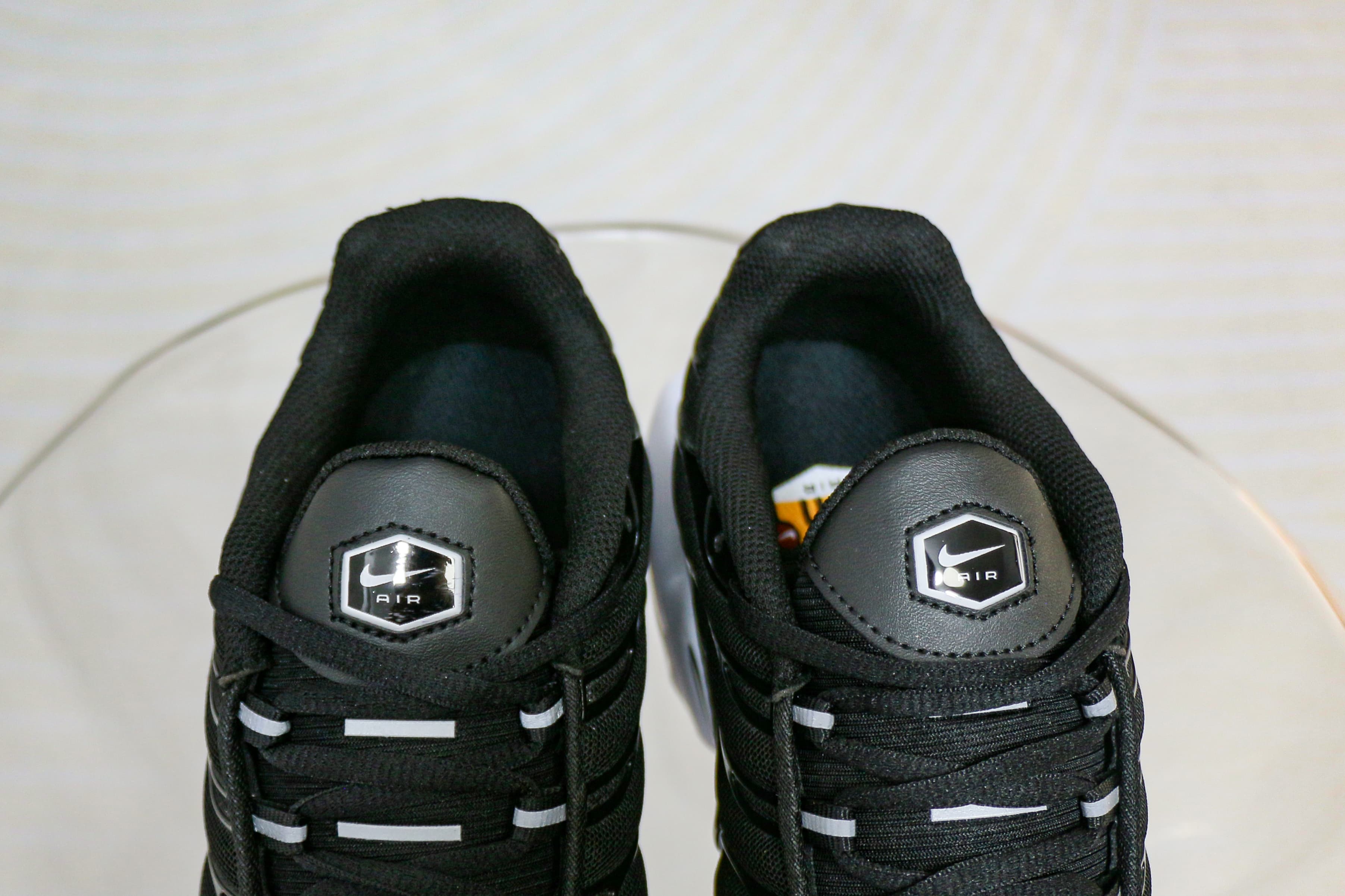 Nike Air Max Plus Black White