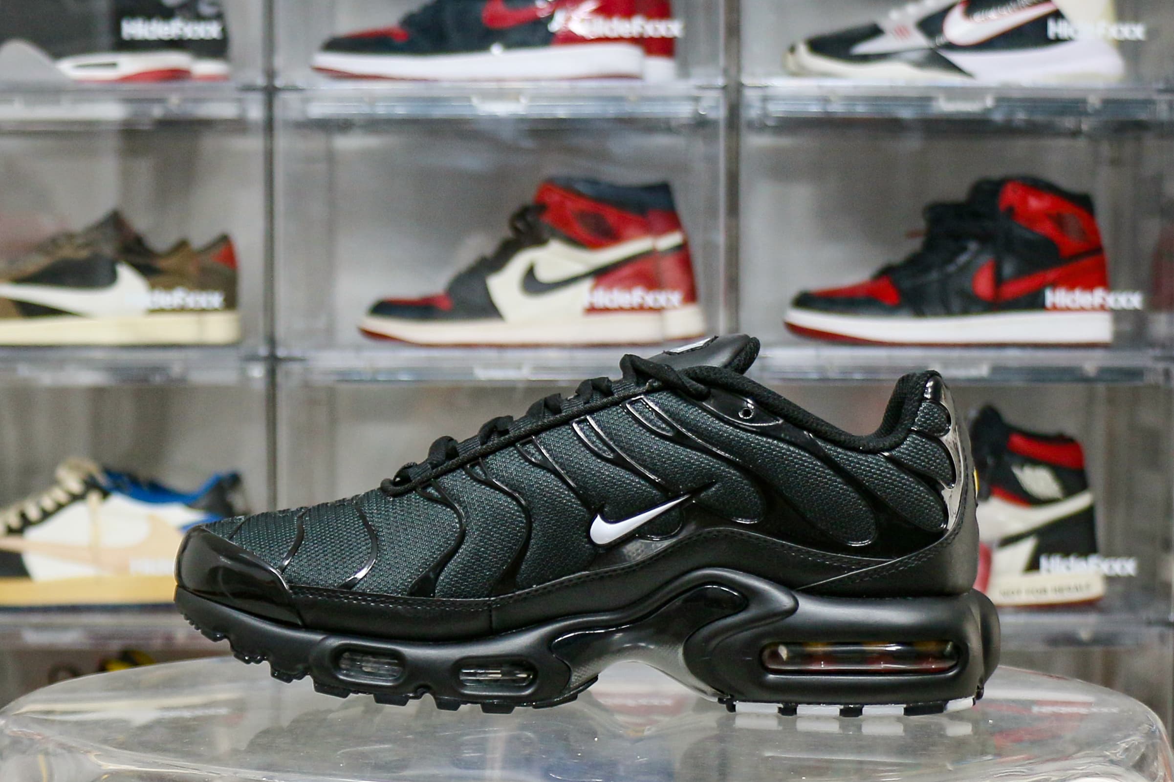 Nike Air Max Plus Multi Swoosh Black Crimson